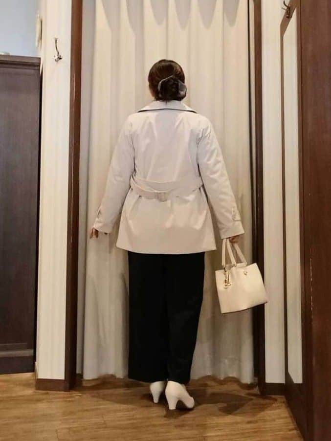 みーあさんの「SHOO･LA･RUE｜【S-LL/撥水】通勤やお出かけにも活躍 ミドルトレンチコート」を使ったコーディネート