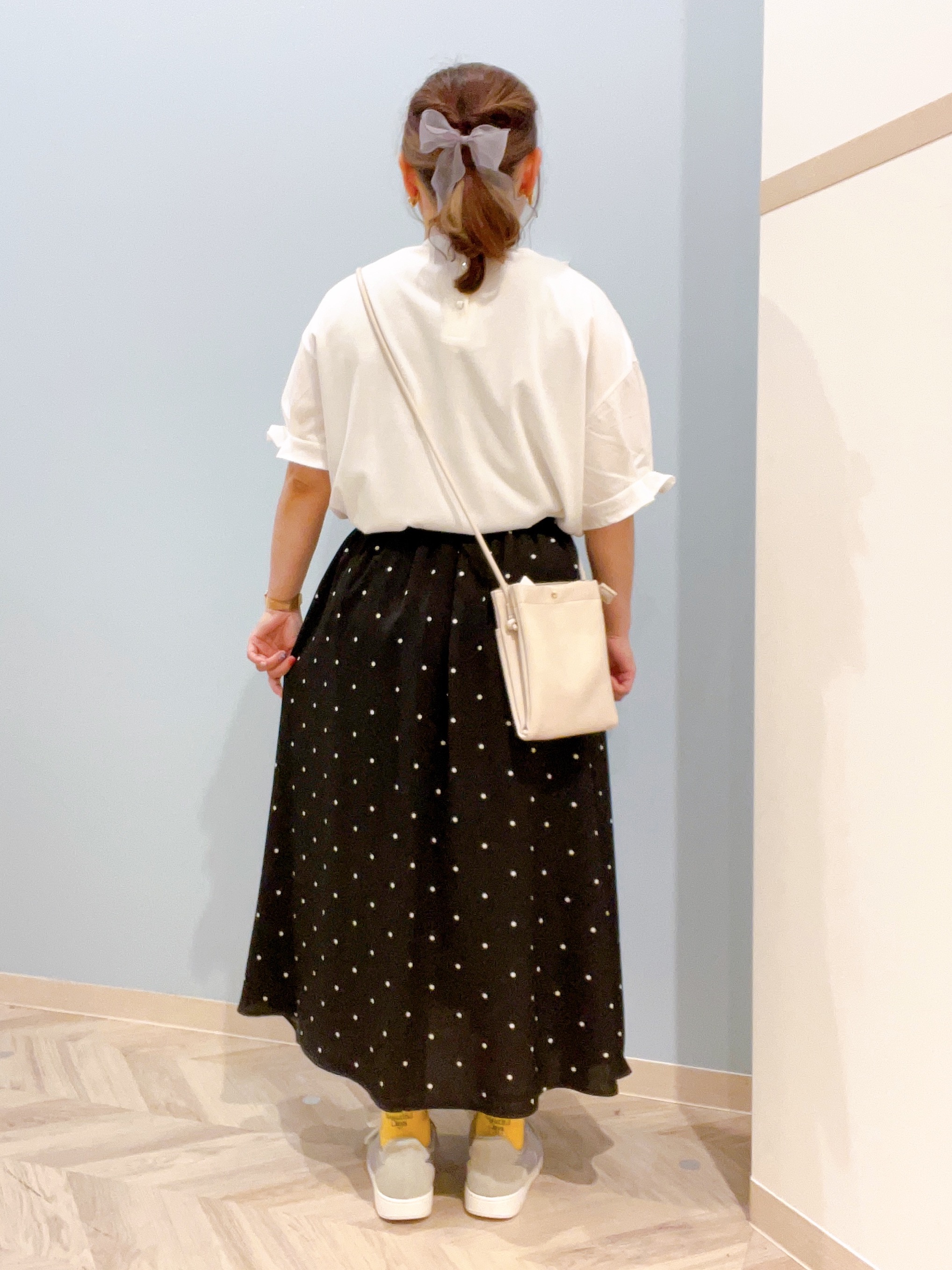 kitaさんの「SHOO･LA･RUE｜【洗濯機可/UV】さらっとしたタッチが心地よい ショート丈 Vネックカーディガン」を使ったコーディネート