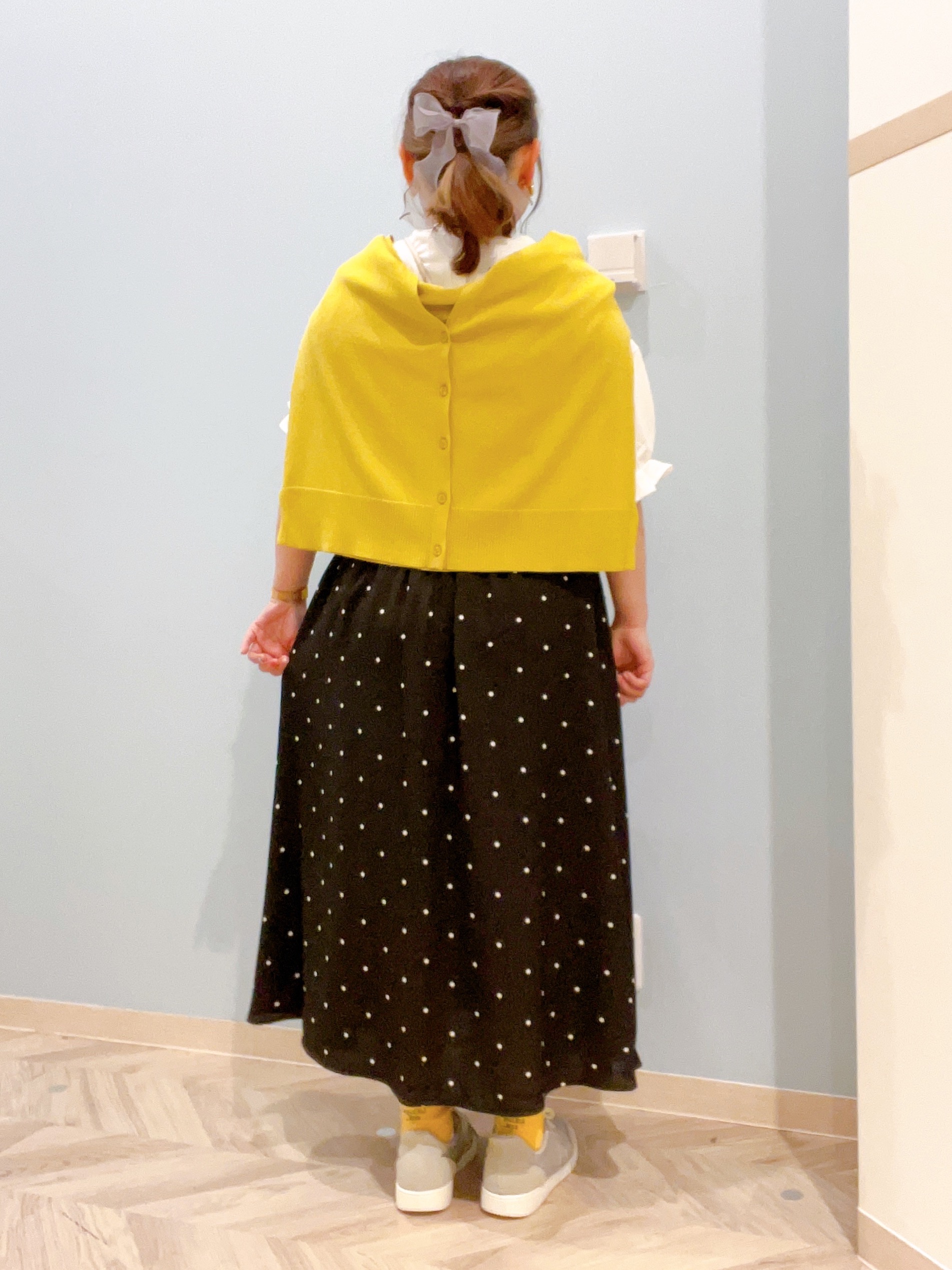 kitaさんの「SHOO･LA･RUE｜【洗濯機可/UV】さらっとしたタッチが心地よい ショート丈 Vネックカーディガン」を使ったコーディネート
