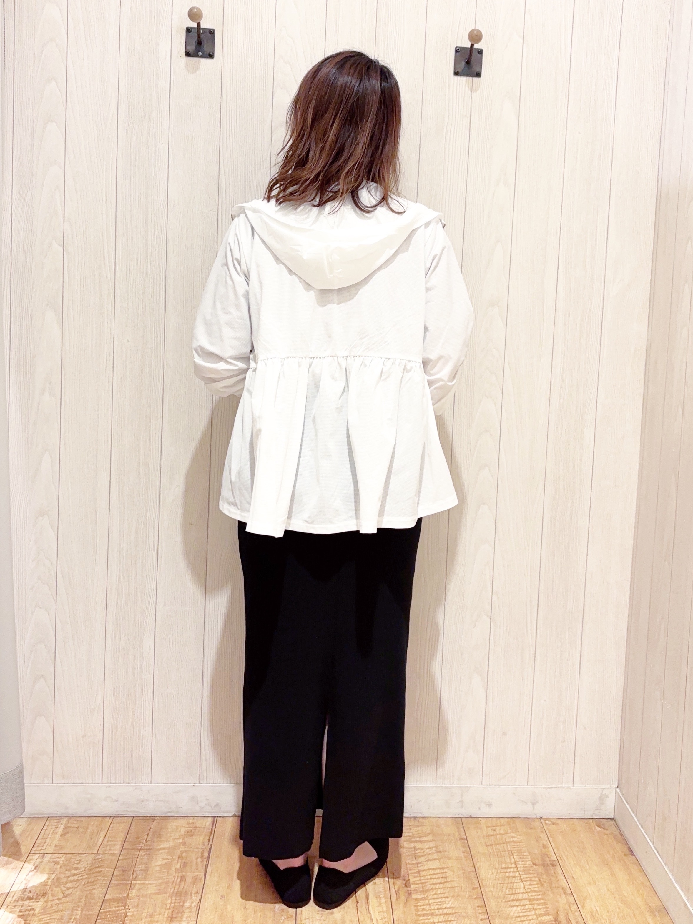 あいこさんの「SHOO･LA･RUE｜【S-LL/体型カバー】日焼け対策にも女性らしさを UVカットペプラムパーカ」を使ったコーディネート