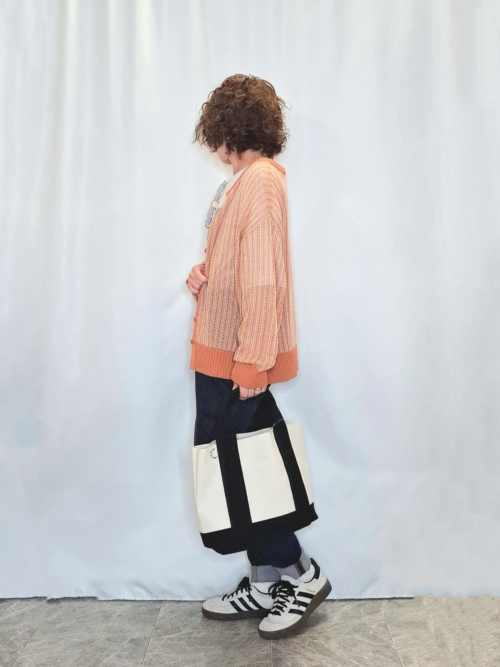 ぬーさんの「SHOO･LA･RUE｜【洗濯機可/S-LL】キーネックでお顔周りすっきり ざっくり編みカーディガン」を使ったコーディネート