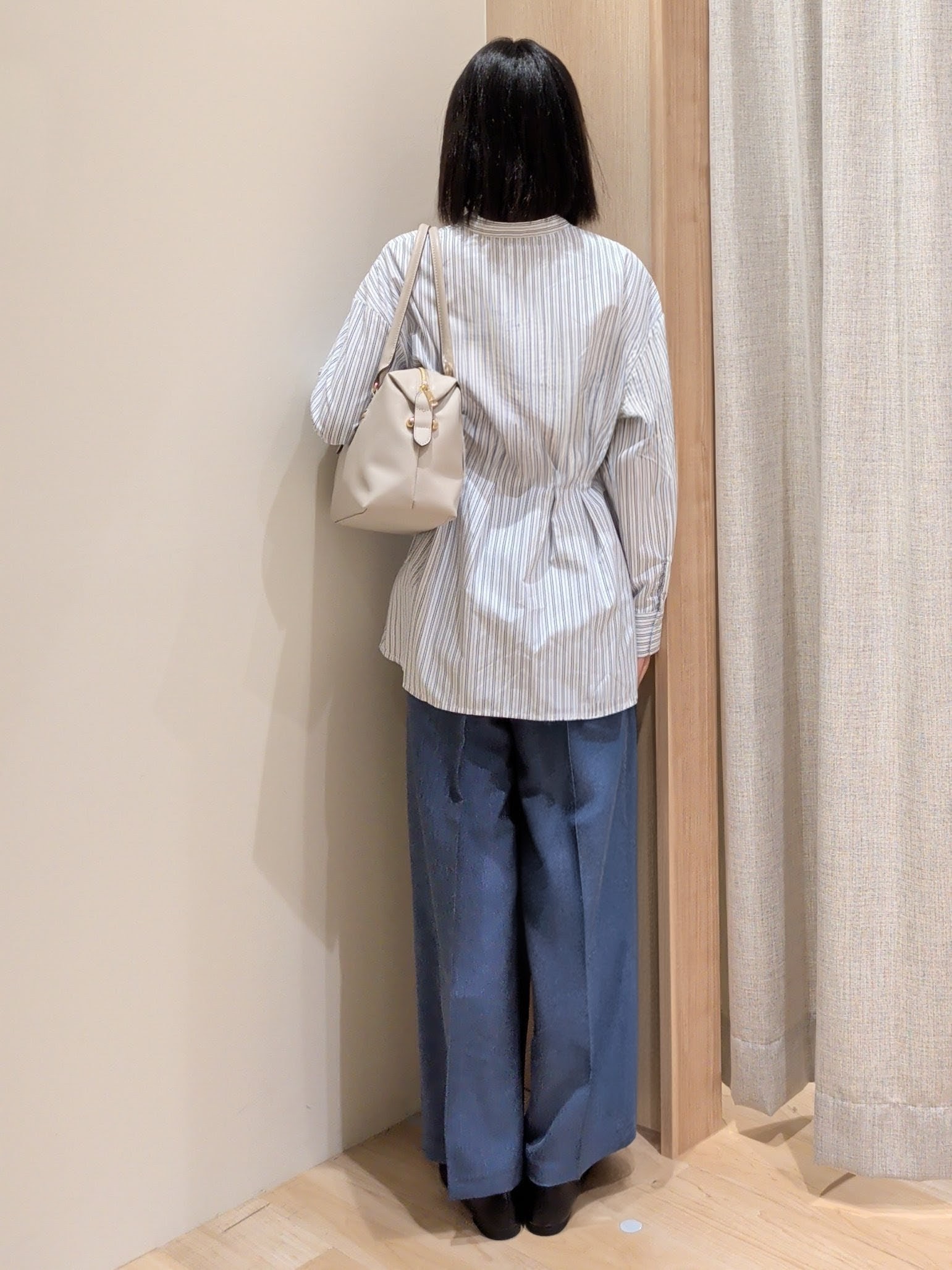 Yuiさんの「grove｜【体型カバー】ウエストタック スタンドネックシャツ」を使ったコーディネート