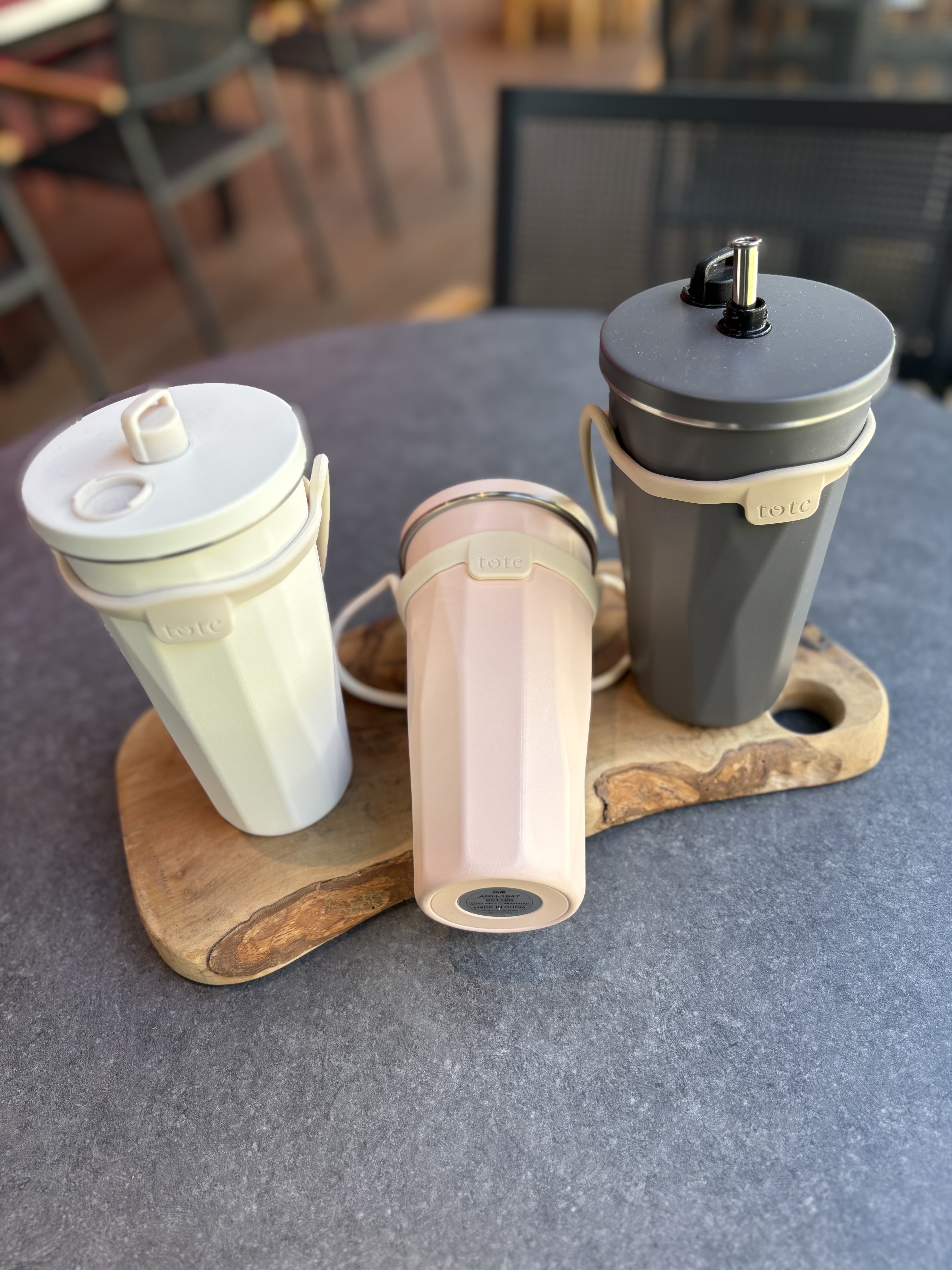 むうさんの「212 KITCHEN STORE｜ストロー付2wayタンブラー470ml モカ」を使ったコーディネート