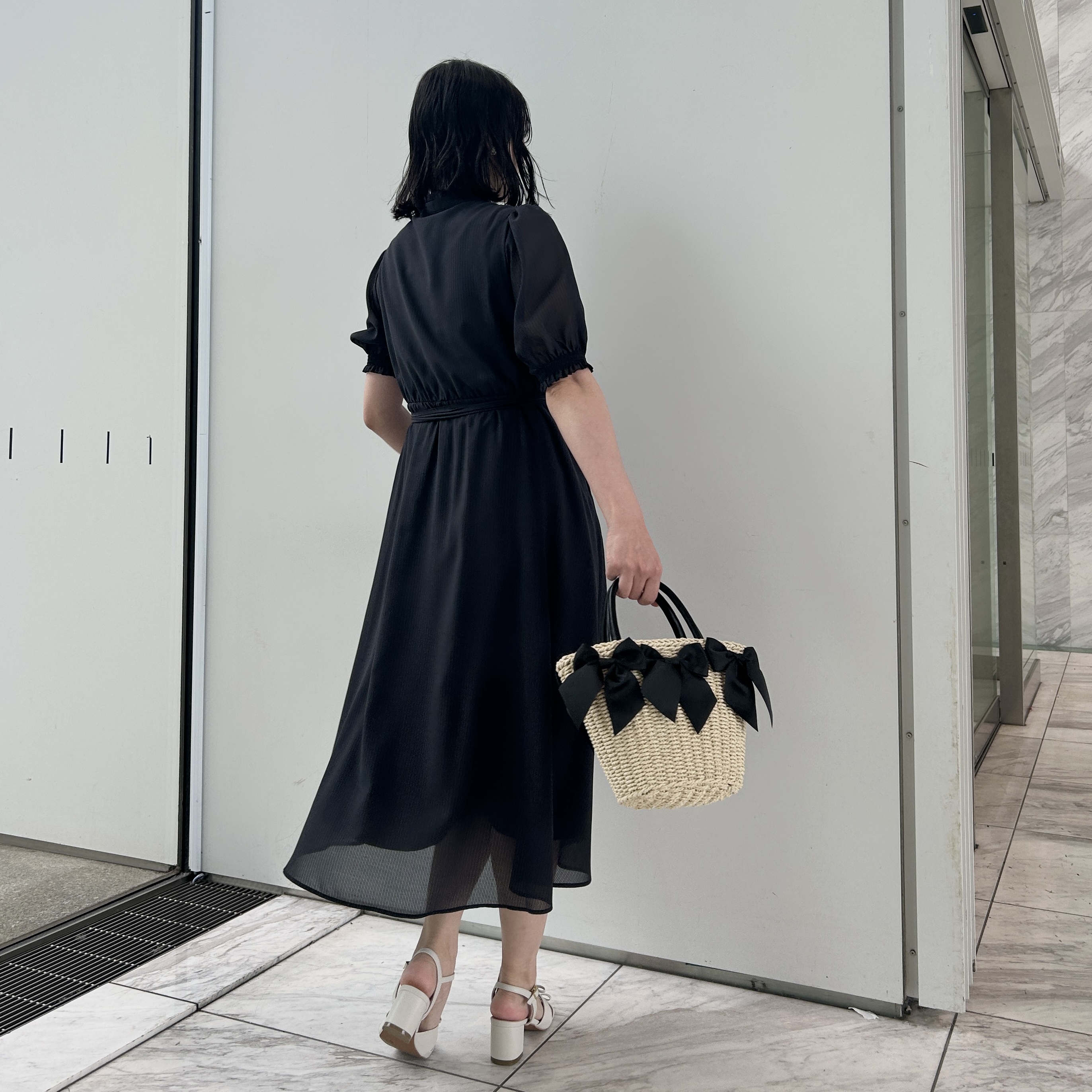 shinoさんの「Couture brooch｜【洗える】シアーストライプ ワンピース」を使ったコーディネート