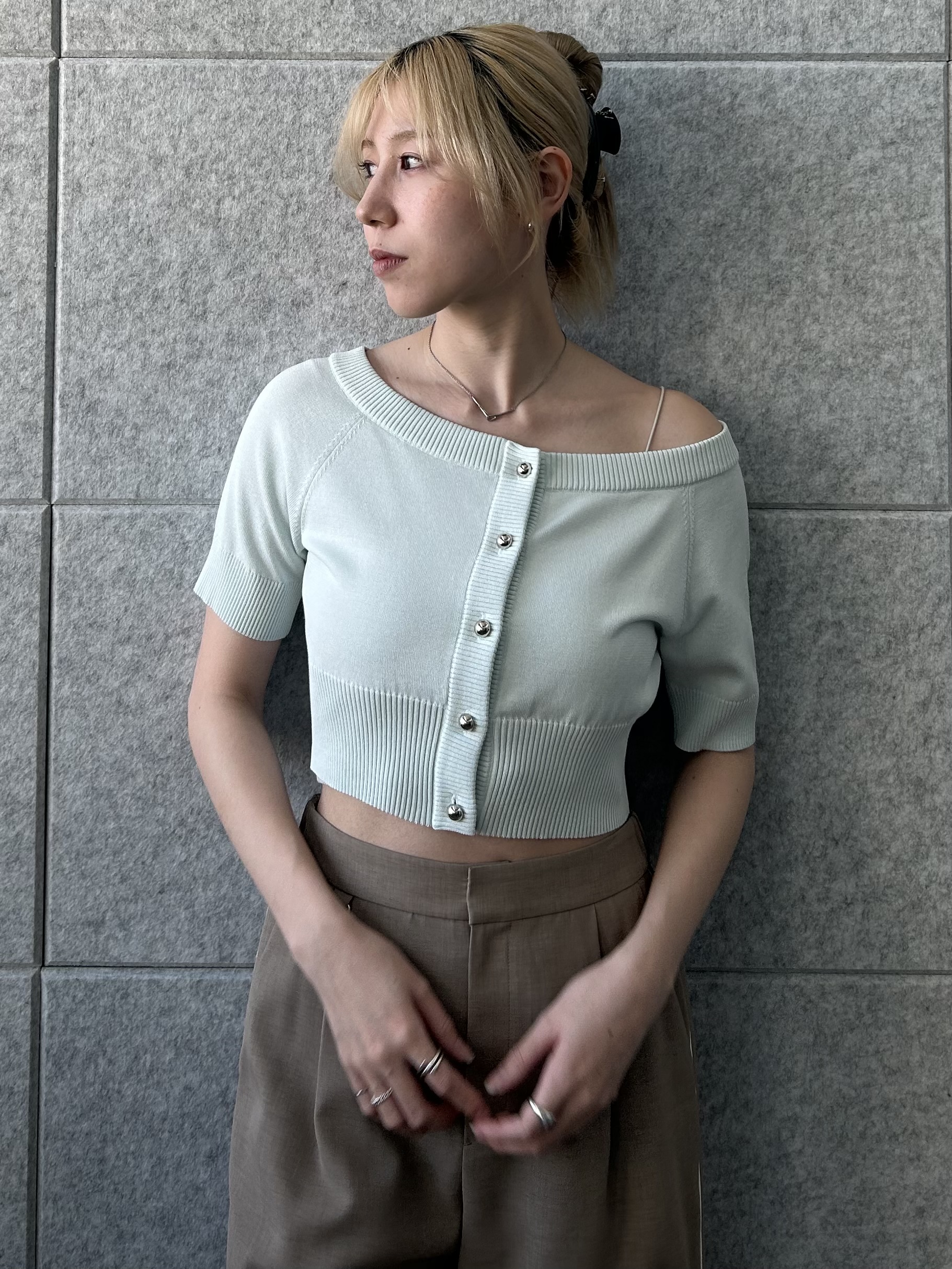 honoka Aさんの「CODE A｜design knit short cardigan」を使ったコーディネート