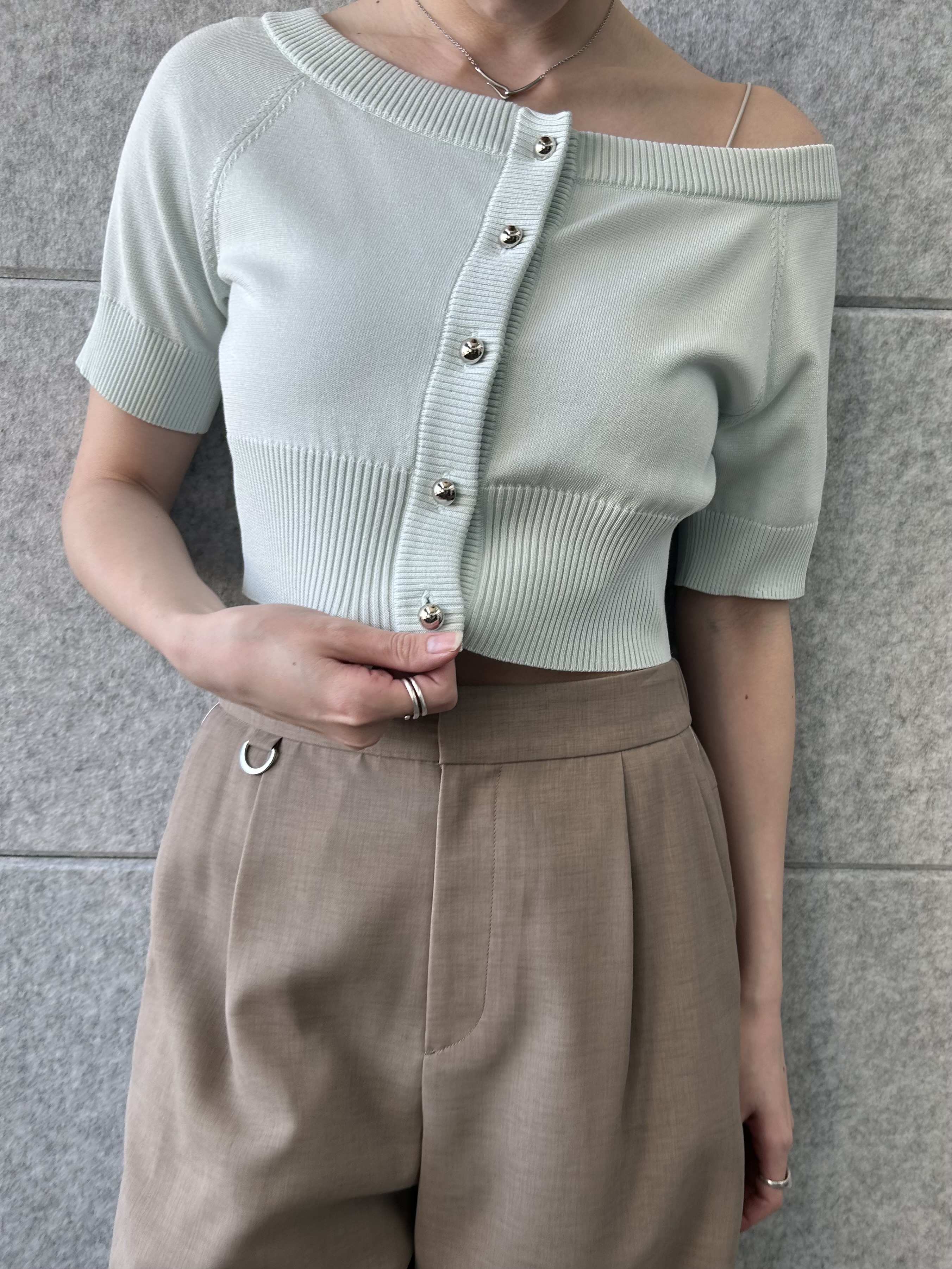 honoka Aさんの「CODE A｜design knit short cardigan」を使ったコーディネート