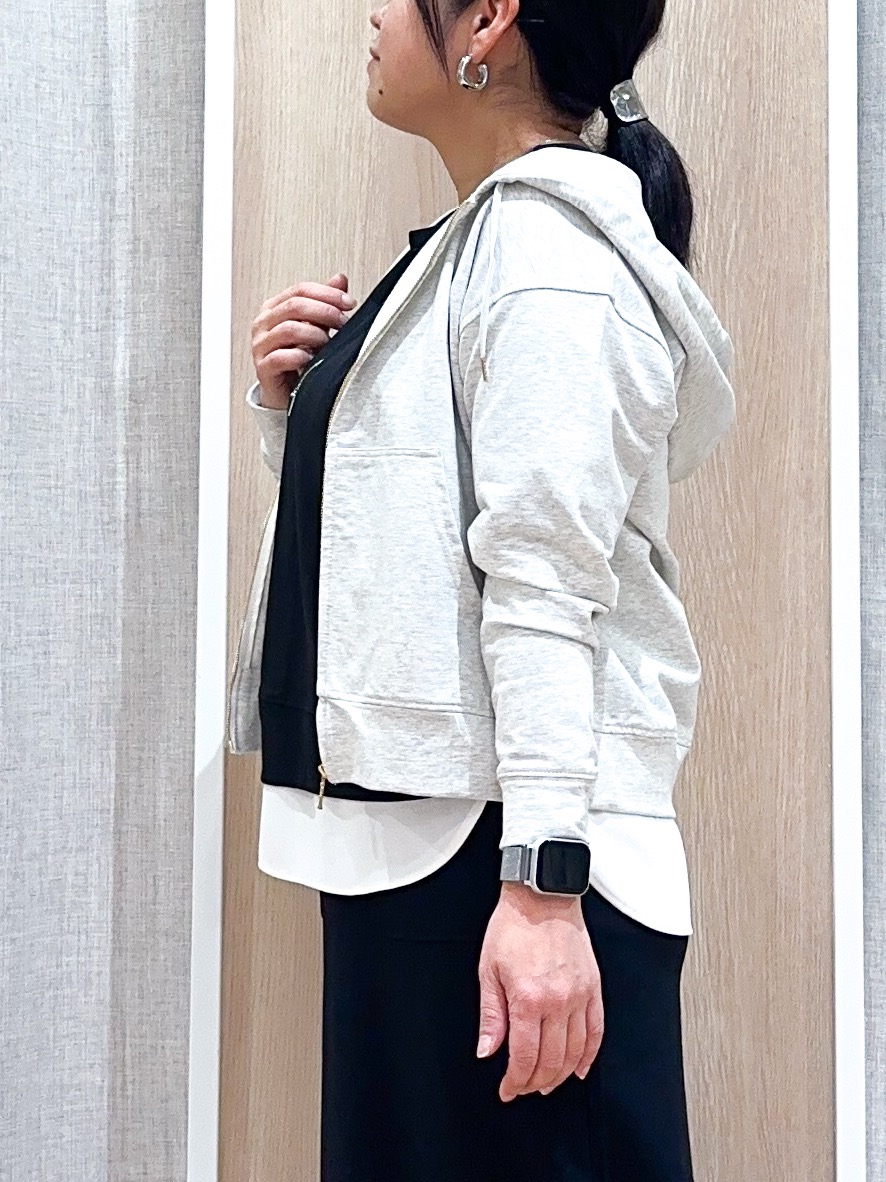 naoさんの「grove｜軽やかに羽織れてシーズンレスに活躍！　大人のジップパーカー」を使ったコーディネート