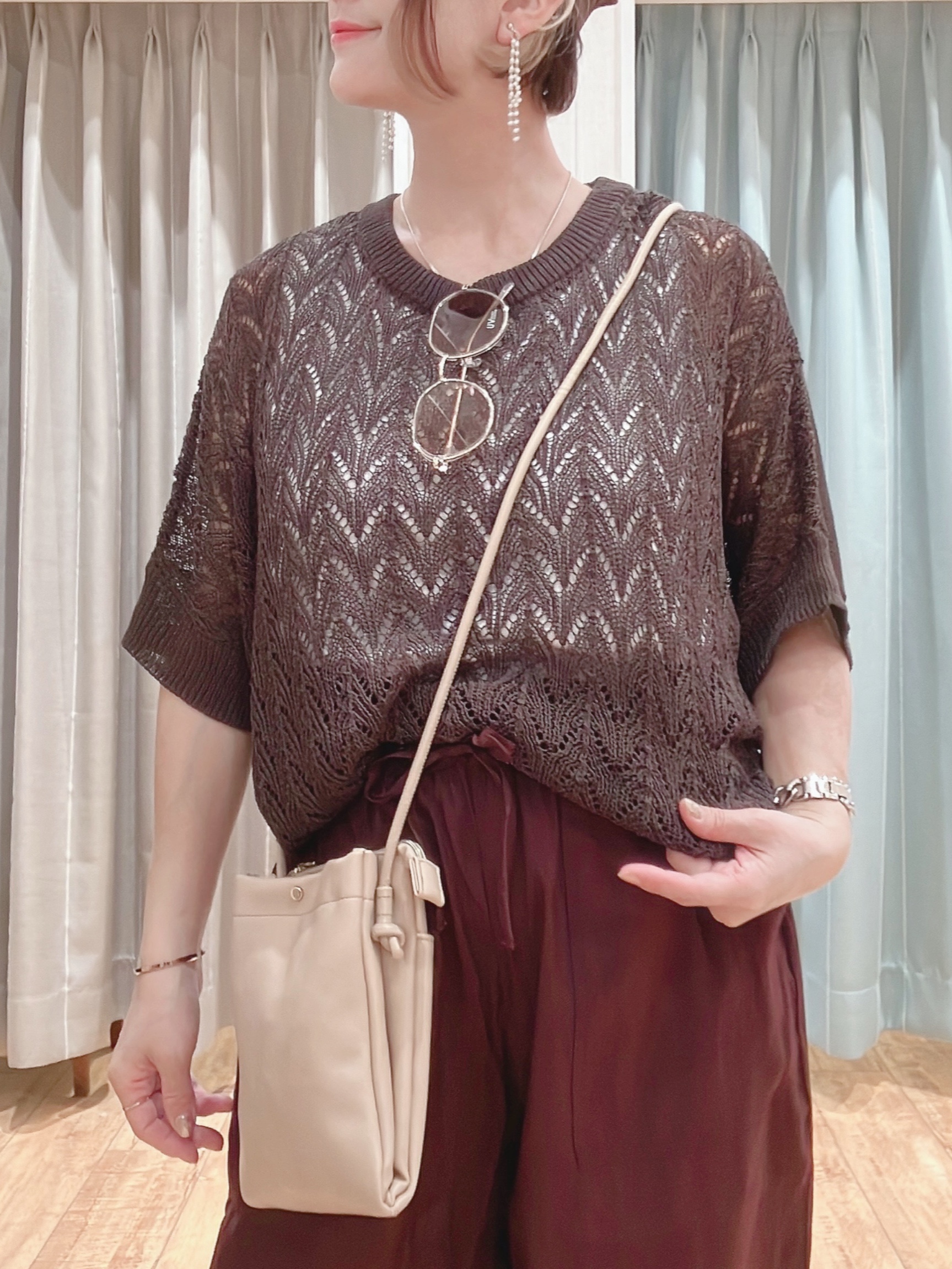 aaamiさんの「SHOO･LA･RUE｜【S-LL/UV】手の甲まで隠れる 指穴付き とろみVネックカーディガン」を使ったコーディネート