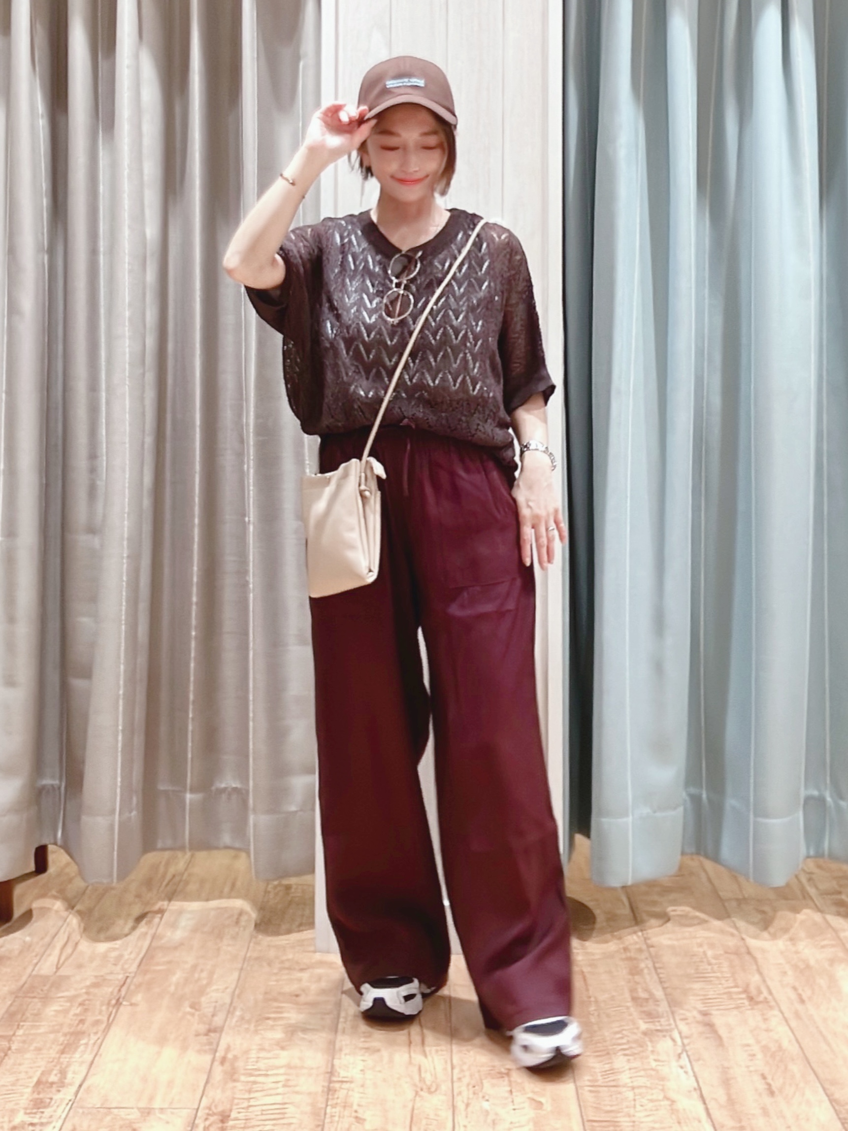 aaamiさんの「SHOO･LA･RUE｜【S-LL/UV】手の甲まで隠れる 指穴付き とろみVネックカーディガン」を使ったコーディネート