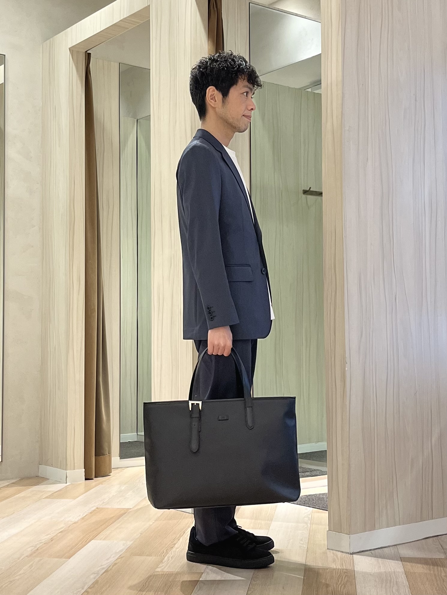 URAさんの「TAKEO KIKUCHI｜【360&deg;ストレッチ／軽量】None Of Stress ライト ジャケット（セットアップ対応）」を使ったコーディネート