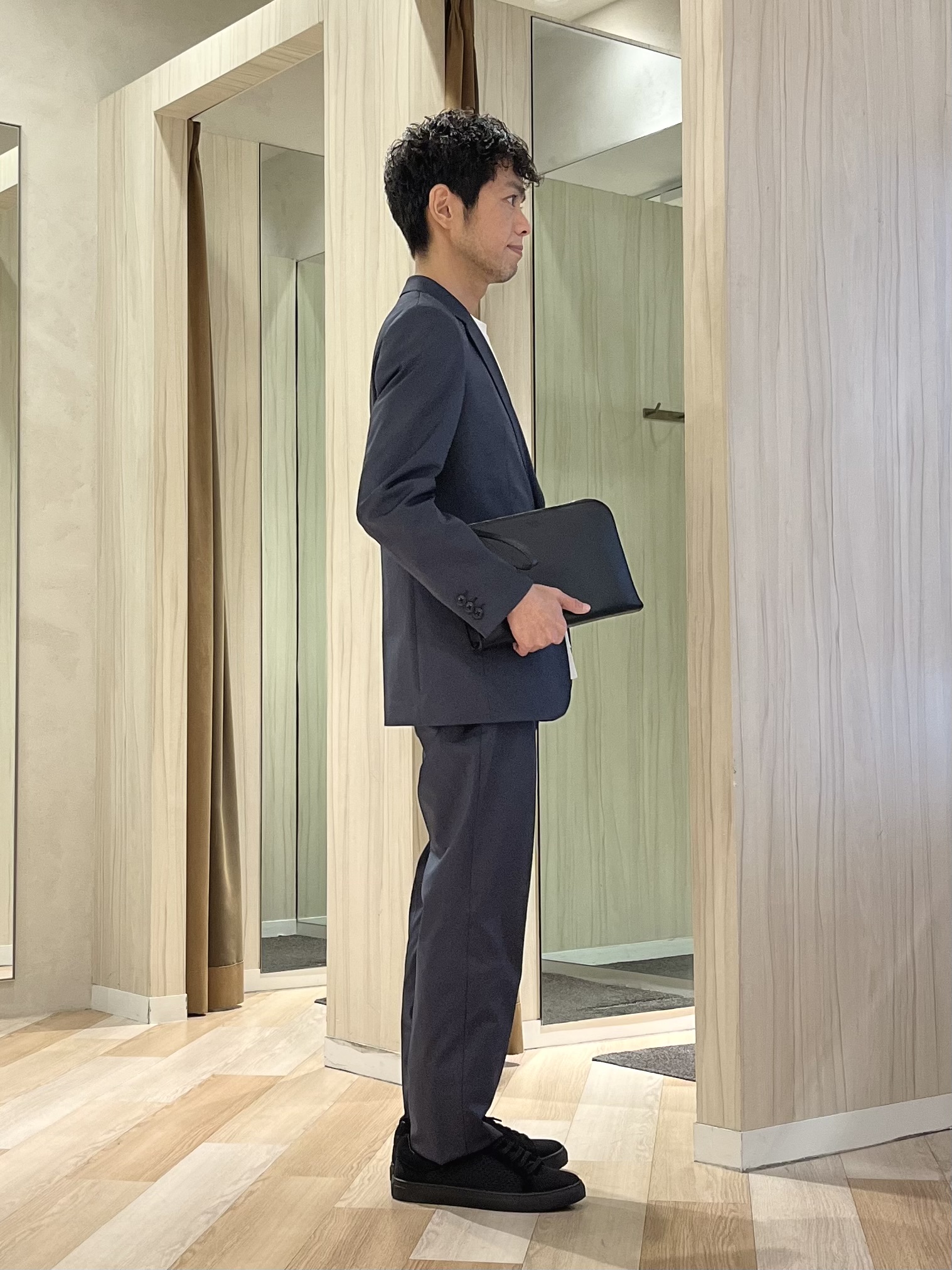 URAさんの「TAKEO KIKUCHI｜【360&deg;ストレッチ／軽量】None Of Stress ライト ジャケット（セットアップ対応）」を使ったコーディネート
