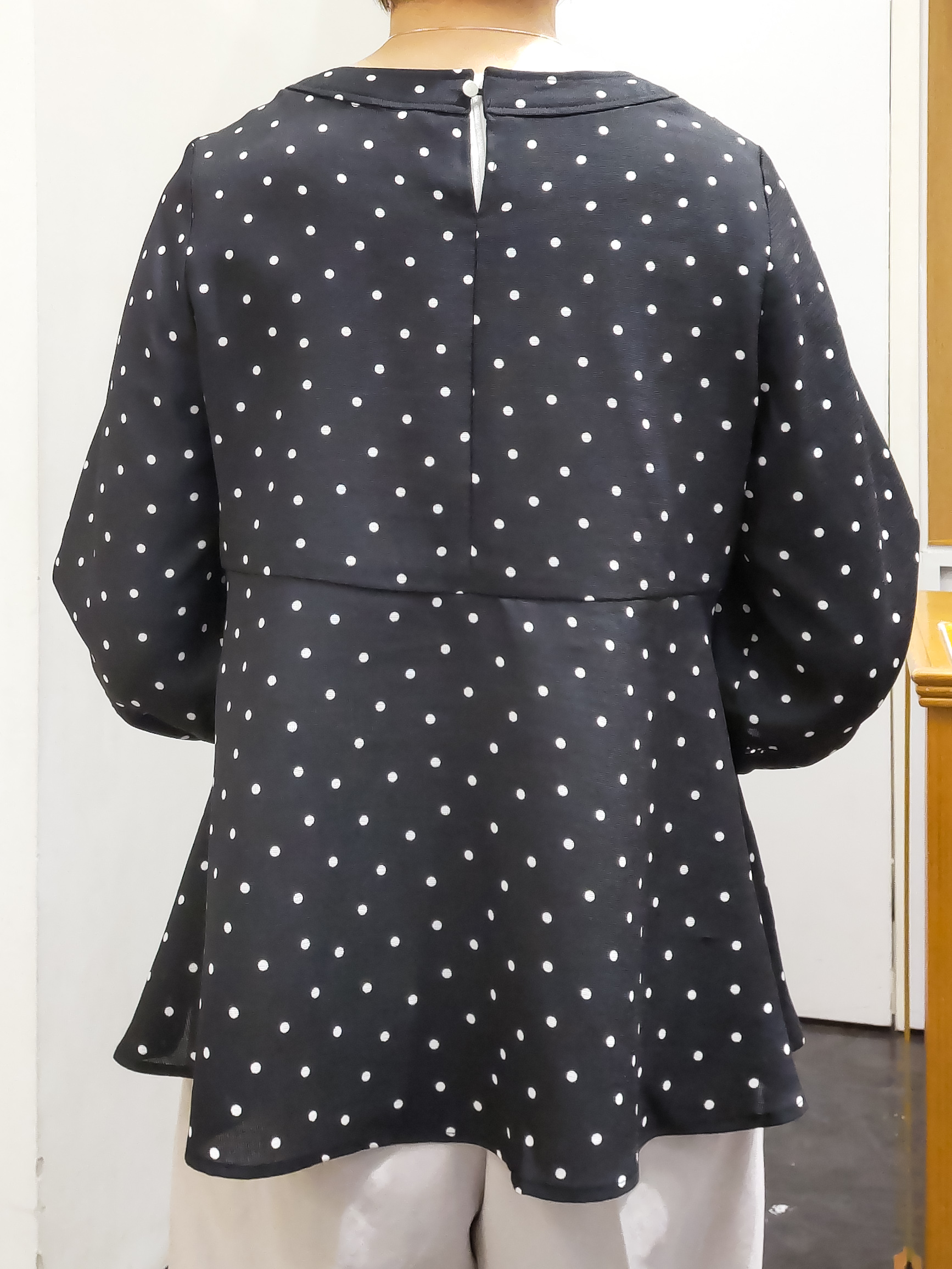 やまちゃんさんの「grove｜【UVカット・体型カバーも叶う】麻調メッシュランタンスリーブブラウス」を使ったコーディネート