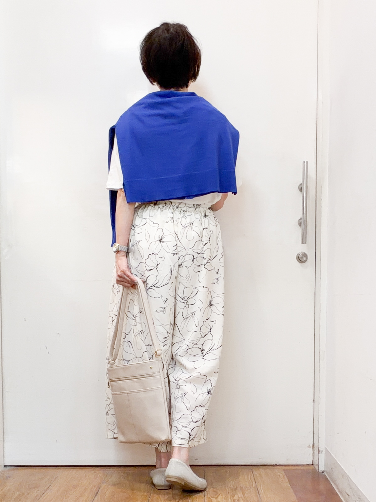 みぃさんの「SHOO･LA･RUE｜【洗濯機可/UV】さらっとしたタッチが心地よい ショート丈 Vネックカーディガン」を使ったコーディネート