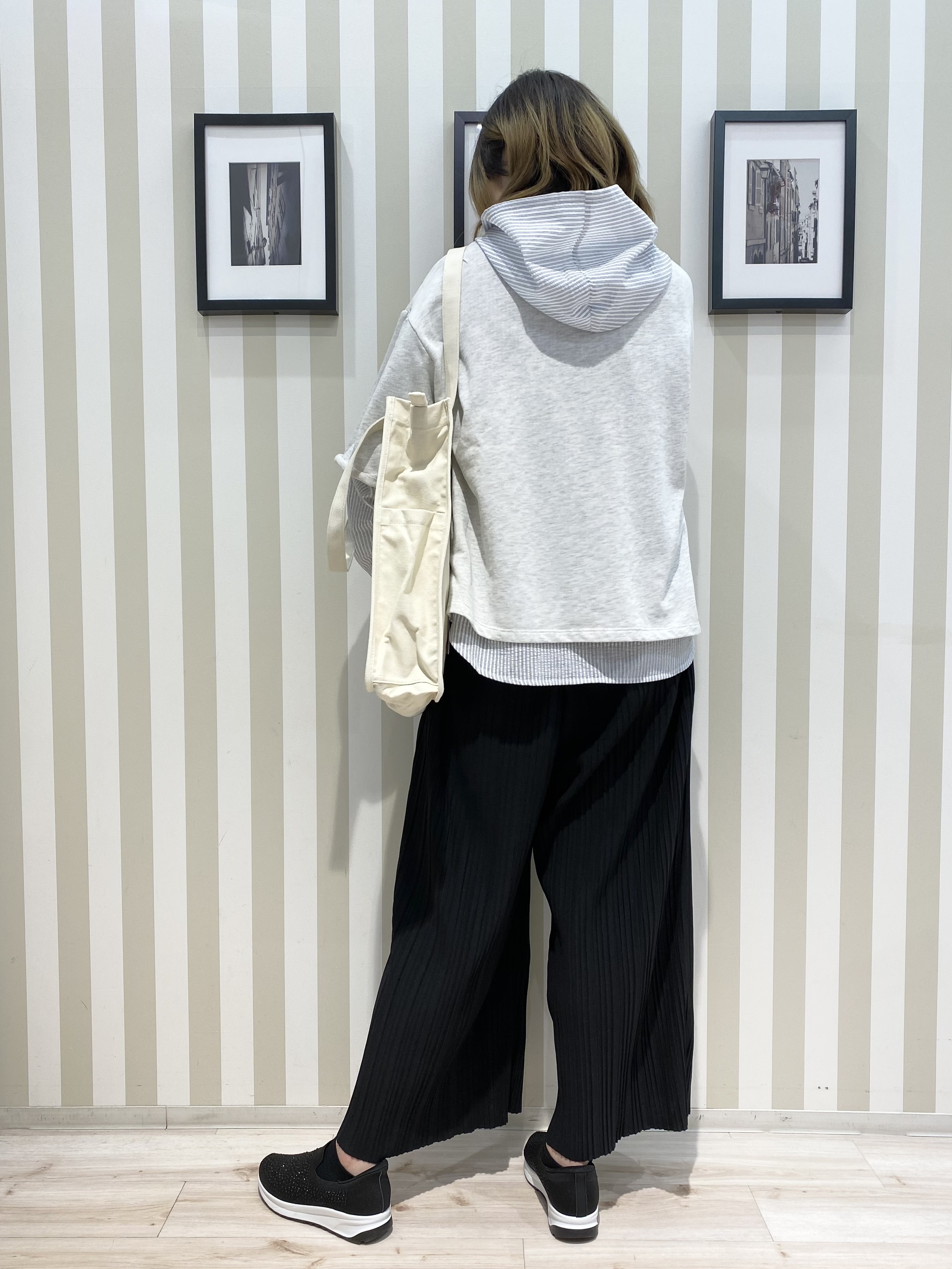 きたさんの「SHOO･LA･RUE｜【洗濯機可/S-LL/選べる6柄】切りっぱなしお袖がこなれカジュアル 5分袖シアーTシャツ」を使ったコーディネート