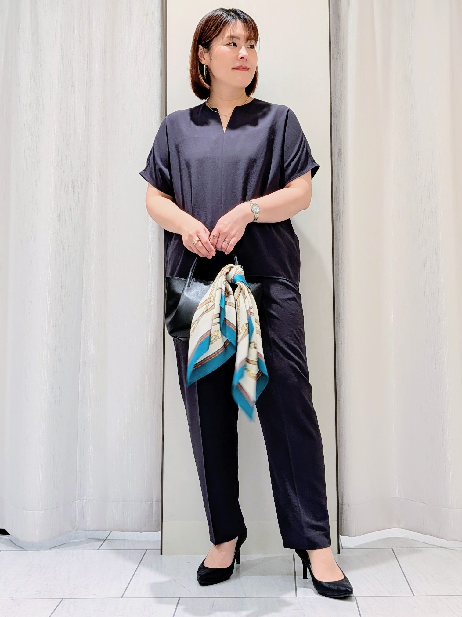 Onumaさんの「UNTITLED｜【UV/接触冷感/セットアップ可】リラクシーキーVネックブラウス」を使ったコーディネート