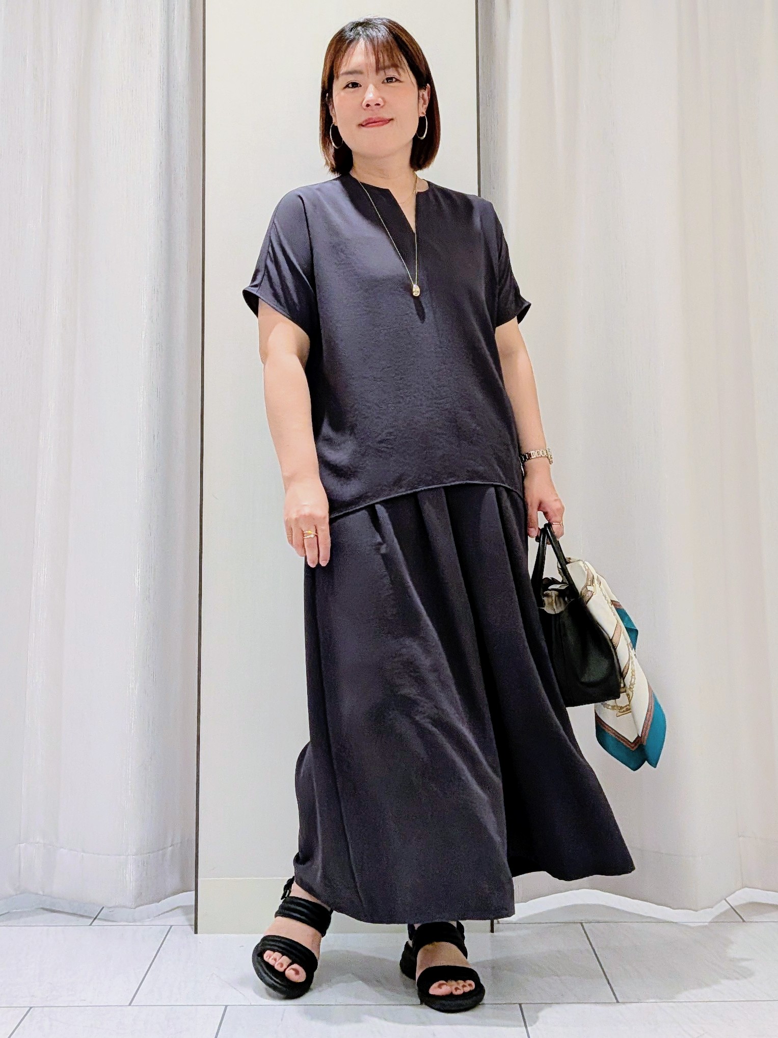 Onumaさんの「UNTITLED｜【UV/接触冷感/セットアップ可】リラクシーキーVネックブラウス」を使ったコーディネート