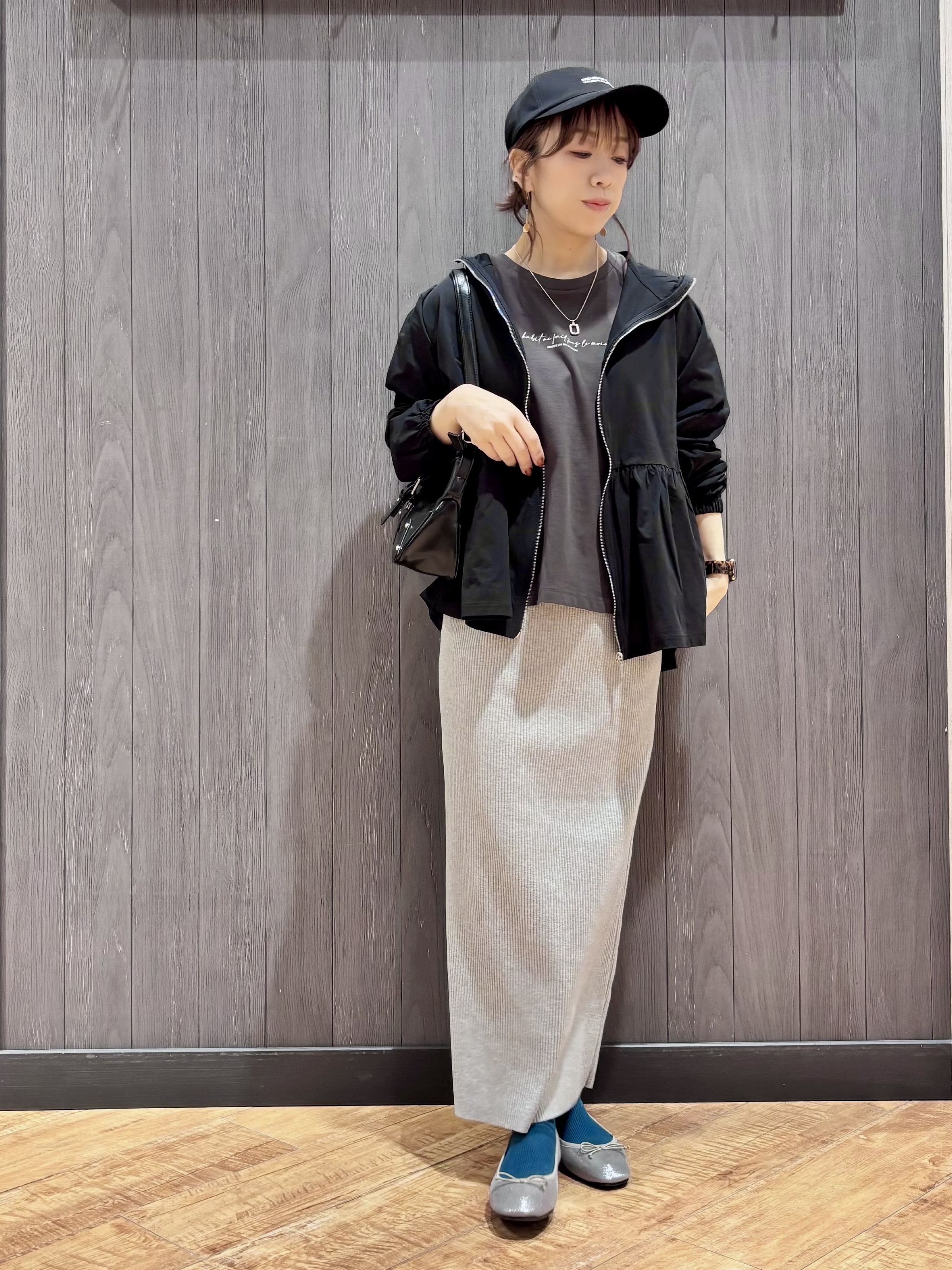 meiさんの「SHOO･LA･RUE｜【S-LL/体型カバー】日焼け対策にも女性らしさを UVカットペプラムパーカ」を使ったコーディネート