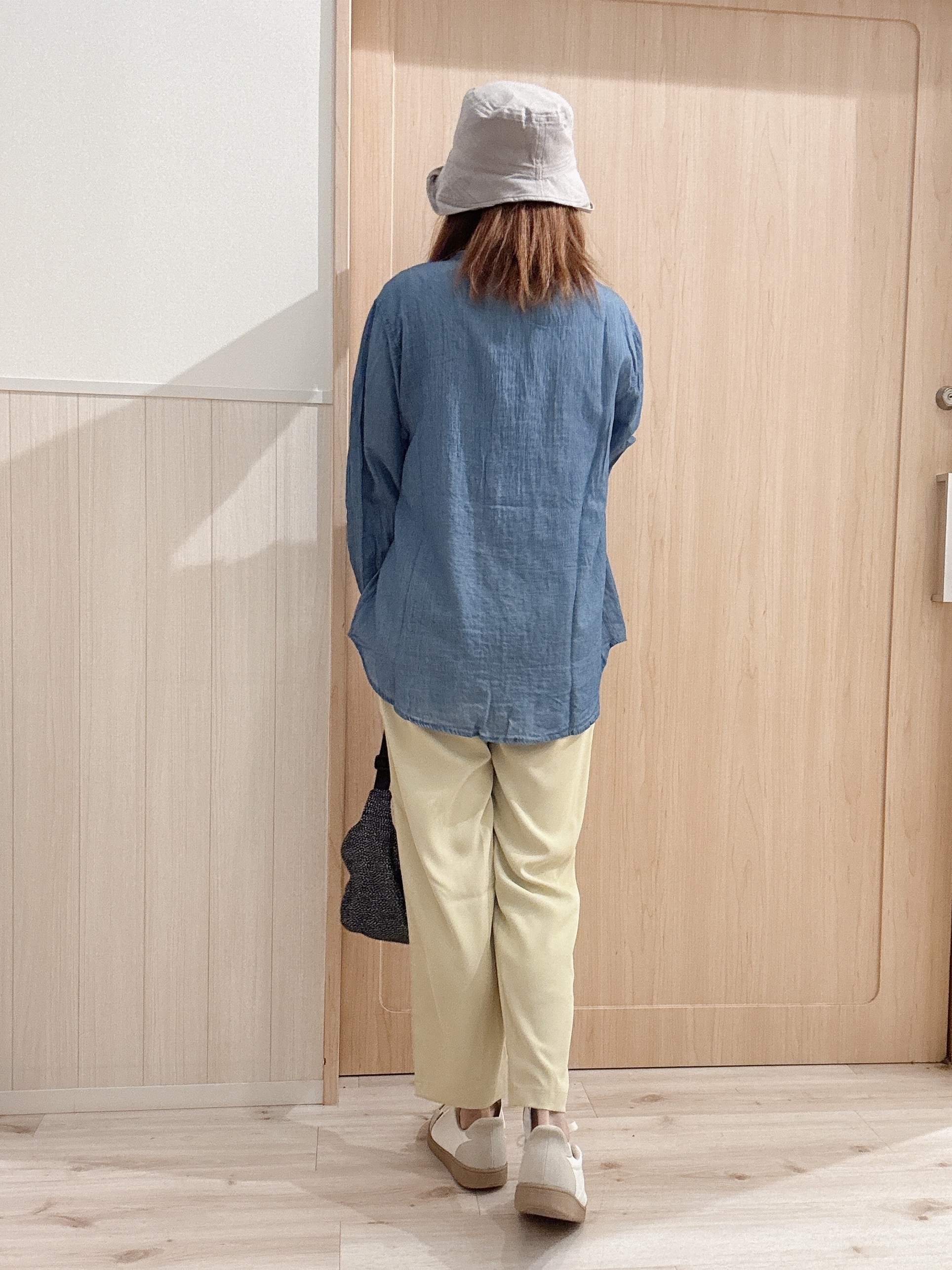 モカさんの「SHOO･LA･RUE｜【ひんやり/UV/SS-3L/セットアップ可】さらさらぷるん イージーテーパードパンツ」を使ったコーディネート