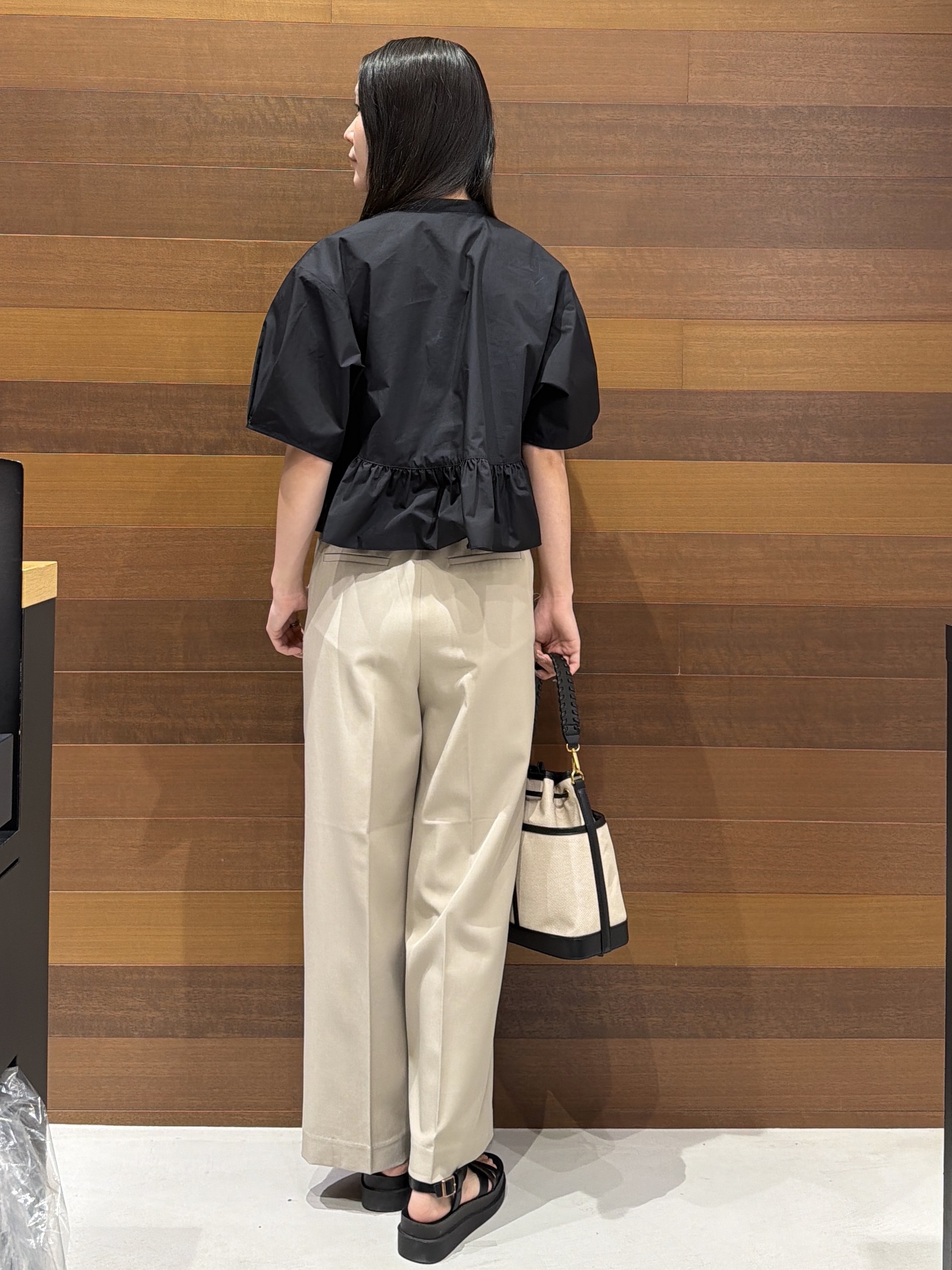 さやさんの「OPAQUE.CLIP｜フリルペプラムシャツブラウス【洗濯機OK】」を使ったコーディネート