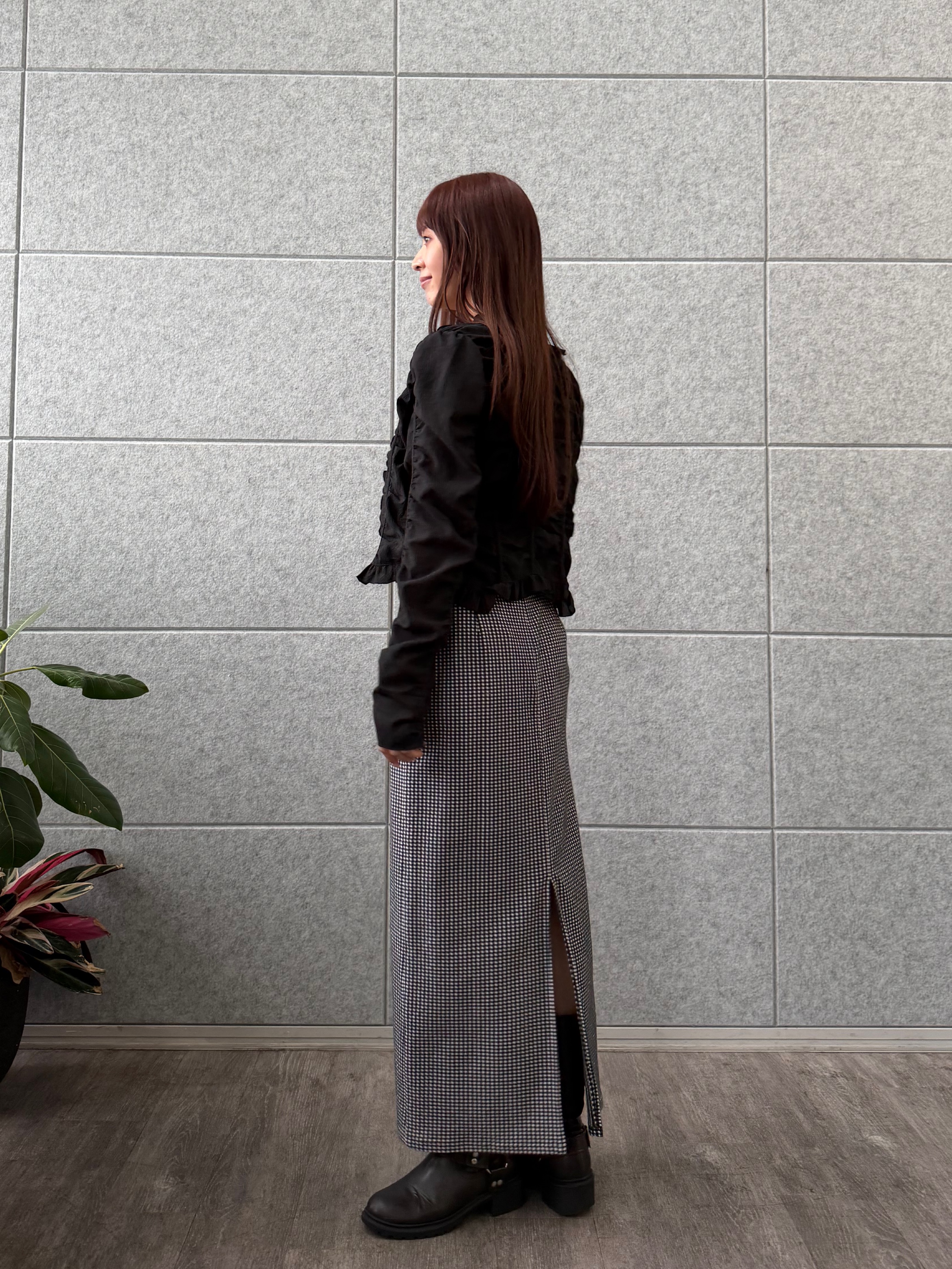 kanamiさんの「CODE A｜dobby ruffle blouse」を使ったコーディネート