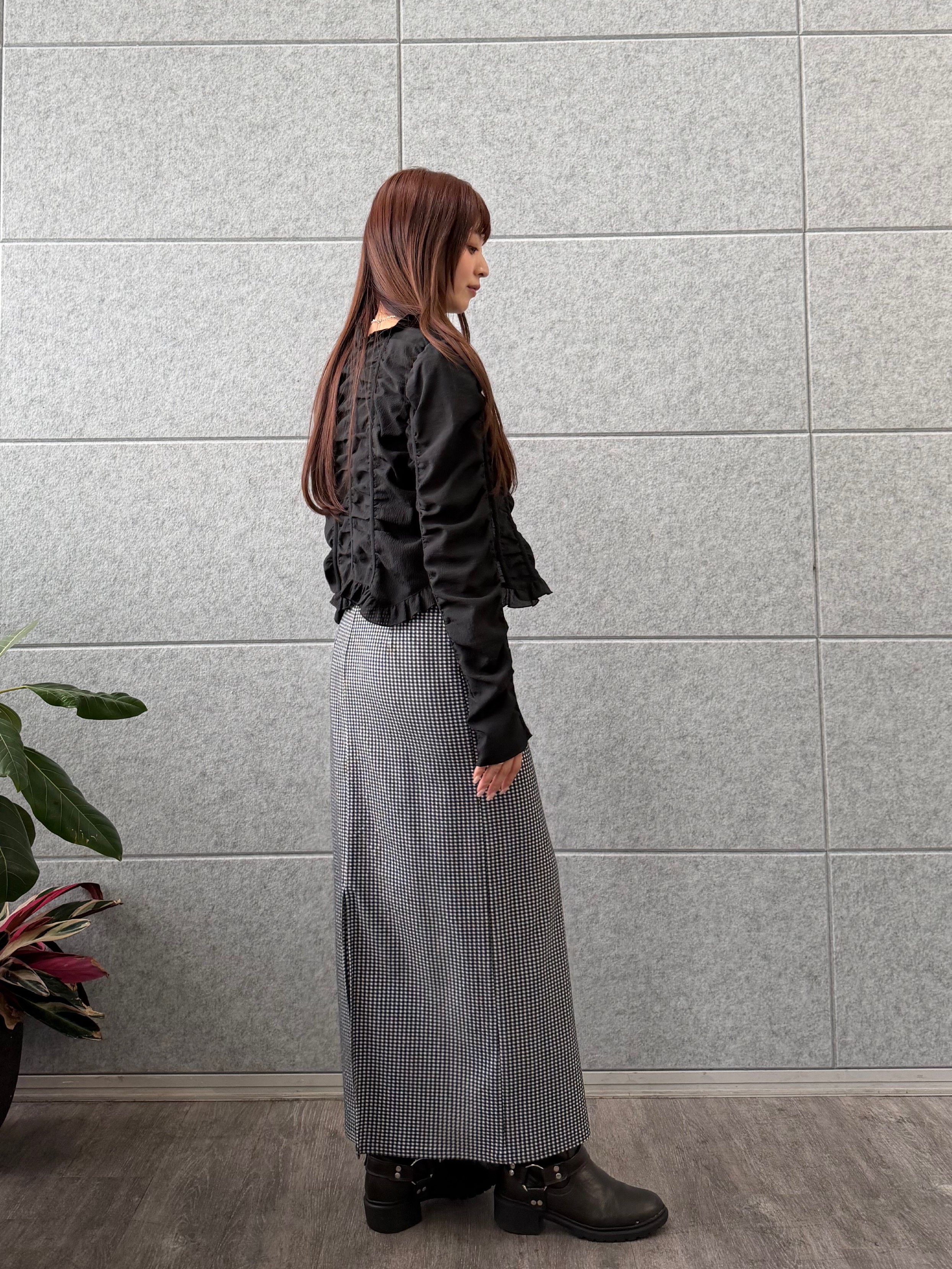 kanamiさんの「CODE A｜dobby ruffle blouse」を使ったコーディネート