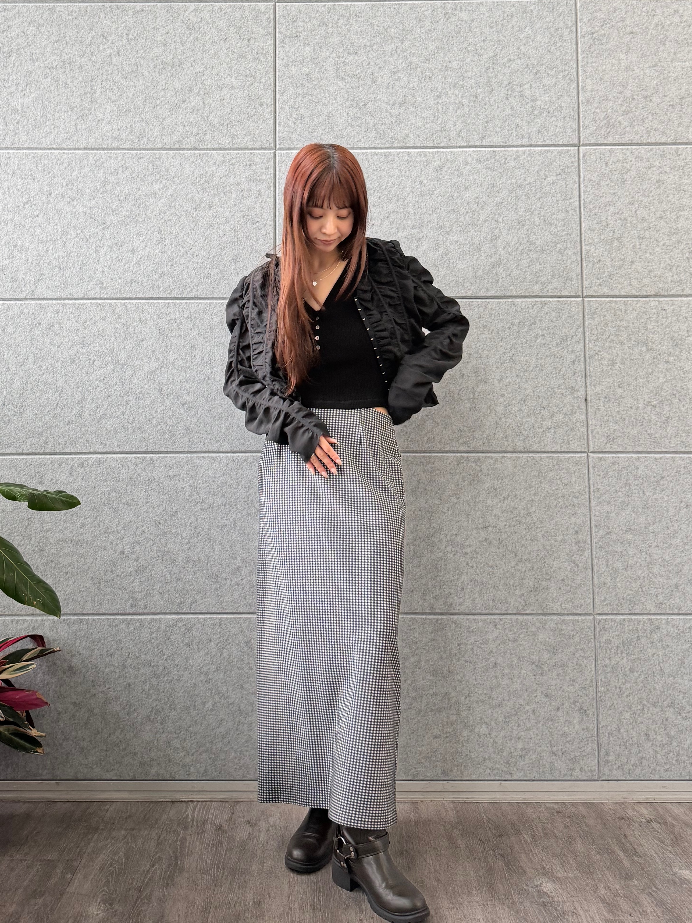 kanamiさんの「CODE A｜dobby ruffle blouse」を使ったコーディネート
