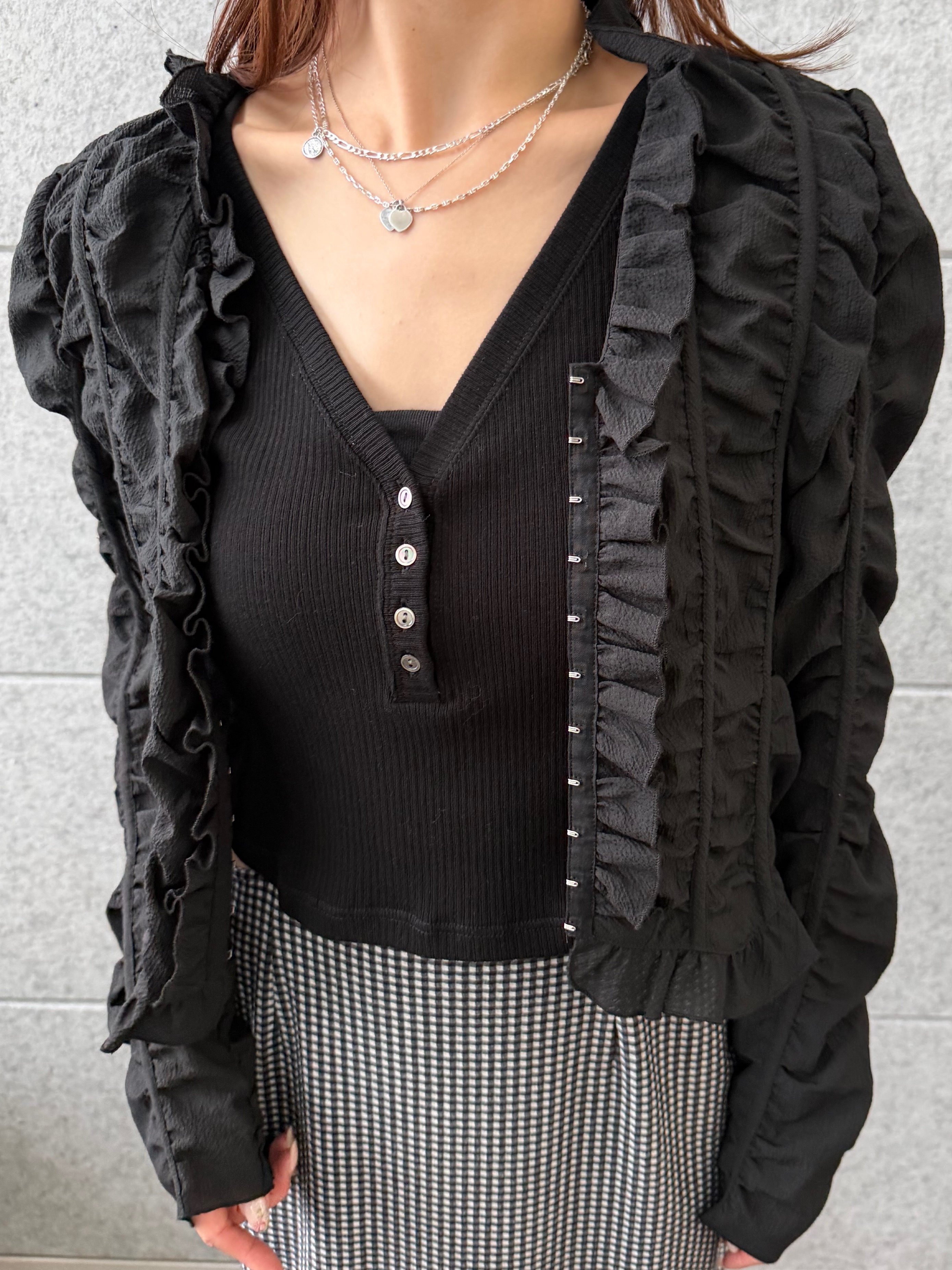 kanamiさんの「CODE A｜dobby ruffle blouse」を使ったコーディネート