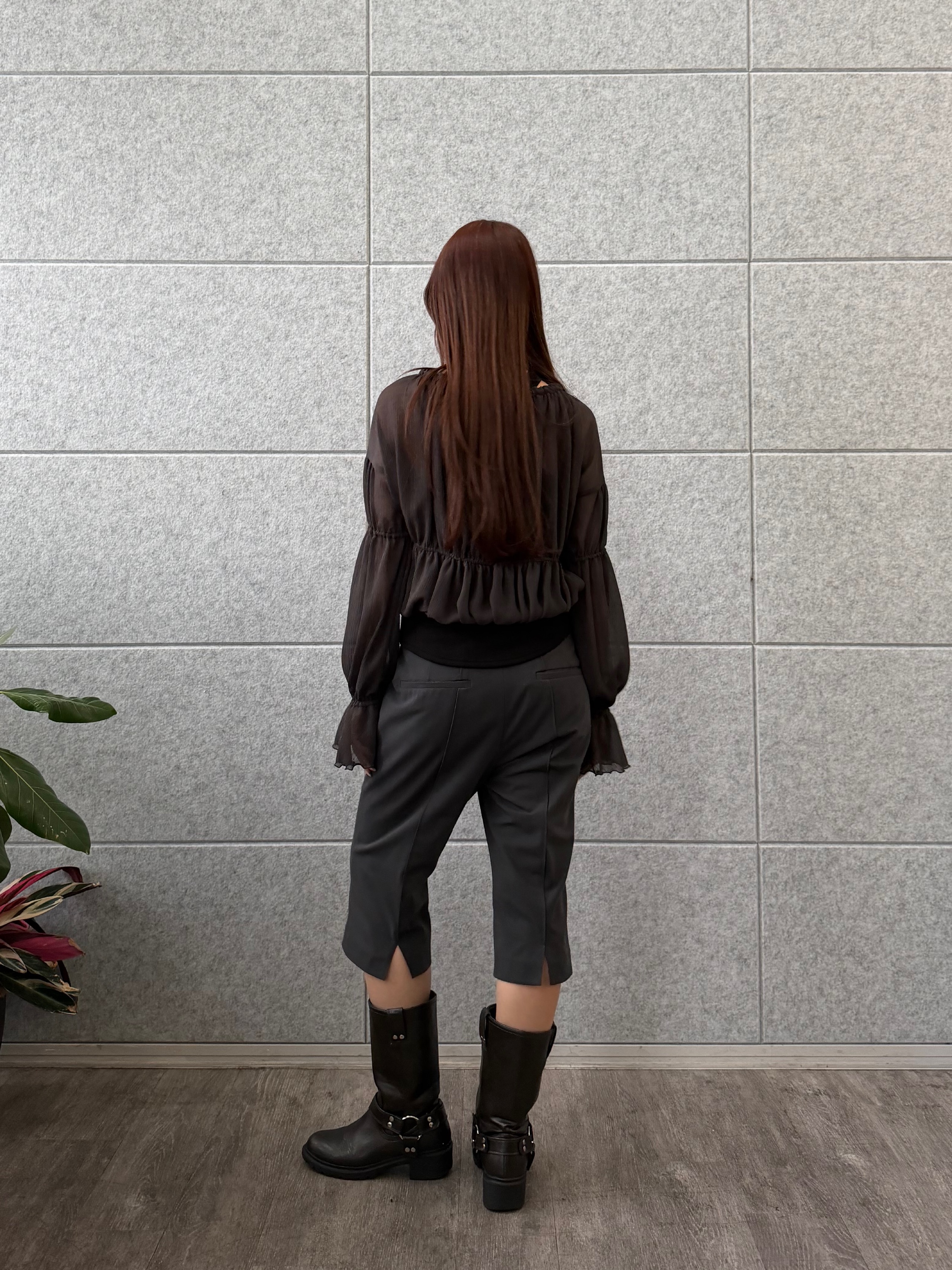 kanamiさんの「CODE A｜off－shoulder blouse」を使ったコーディネート