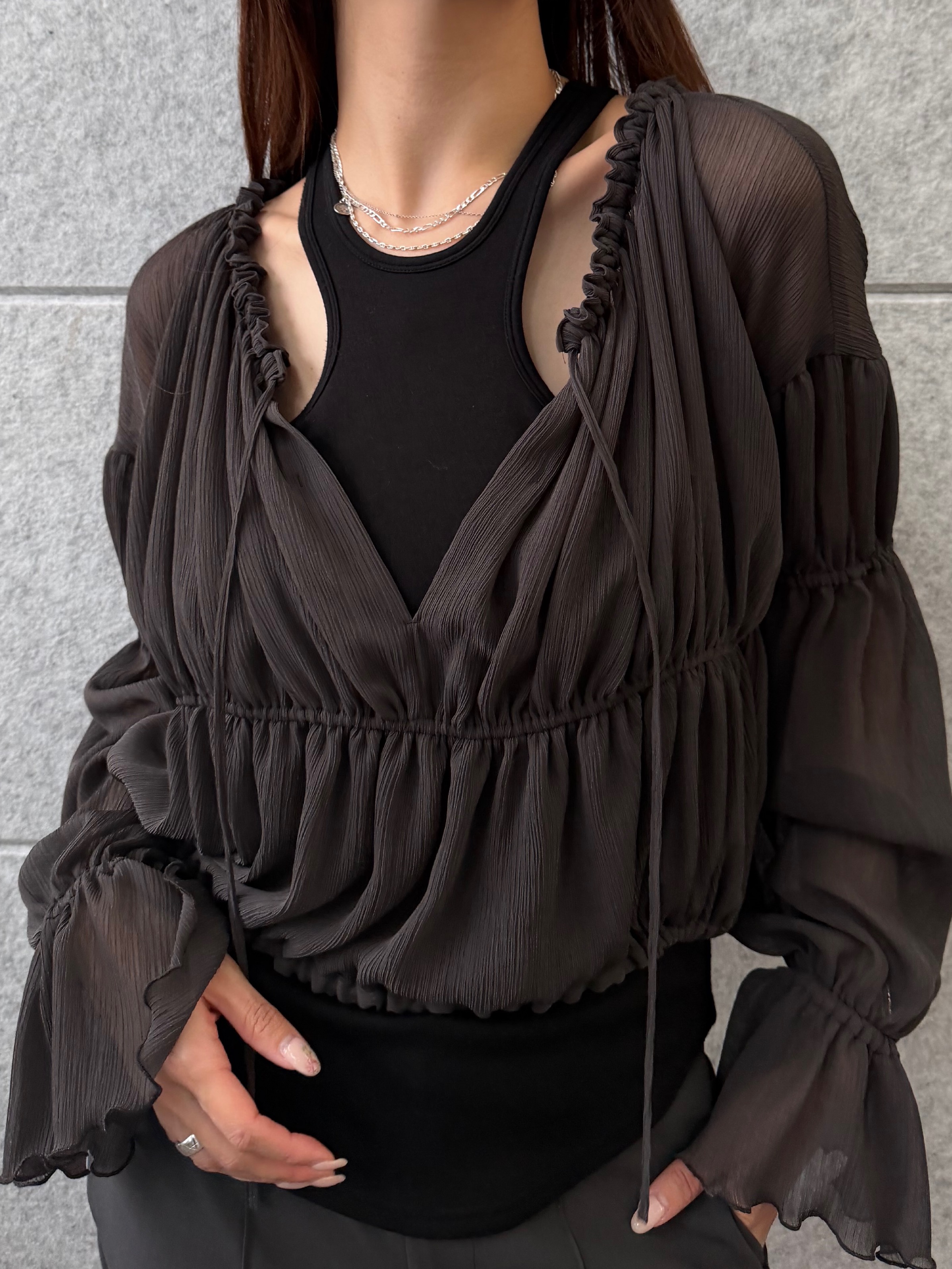 kanamiさんの「CODE A｜off－shoulder blouse」を使ったコーディネート