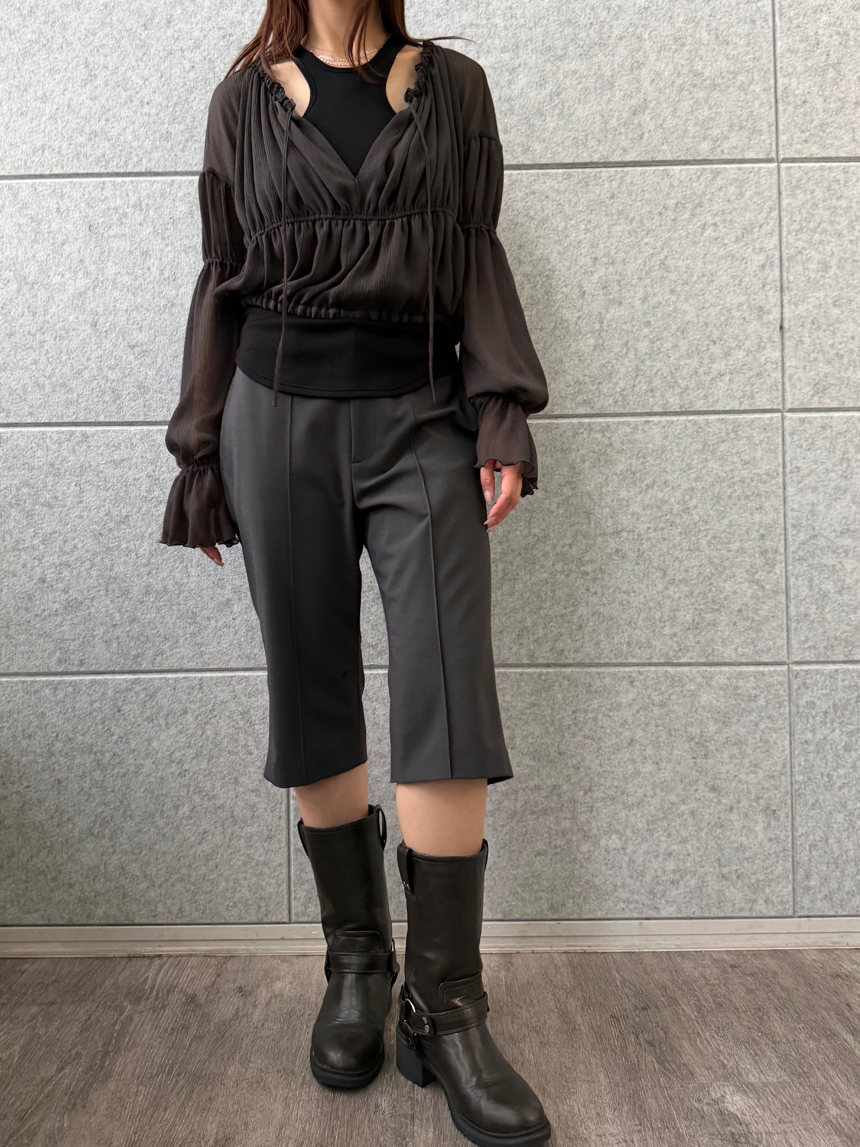 kanamiさんの「CODE A｜off－shoulder blouse」を使ったコーディネート