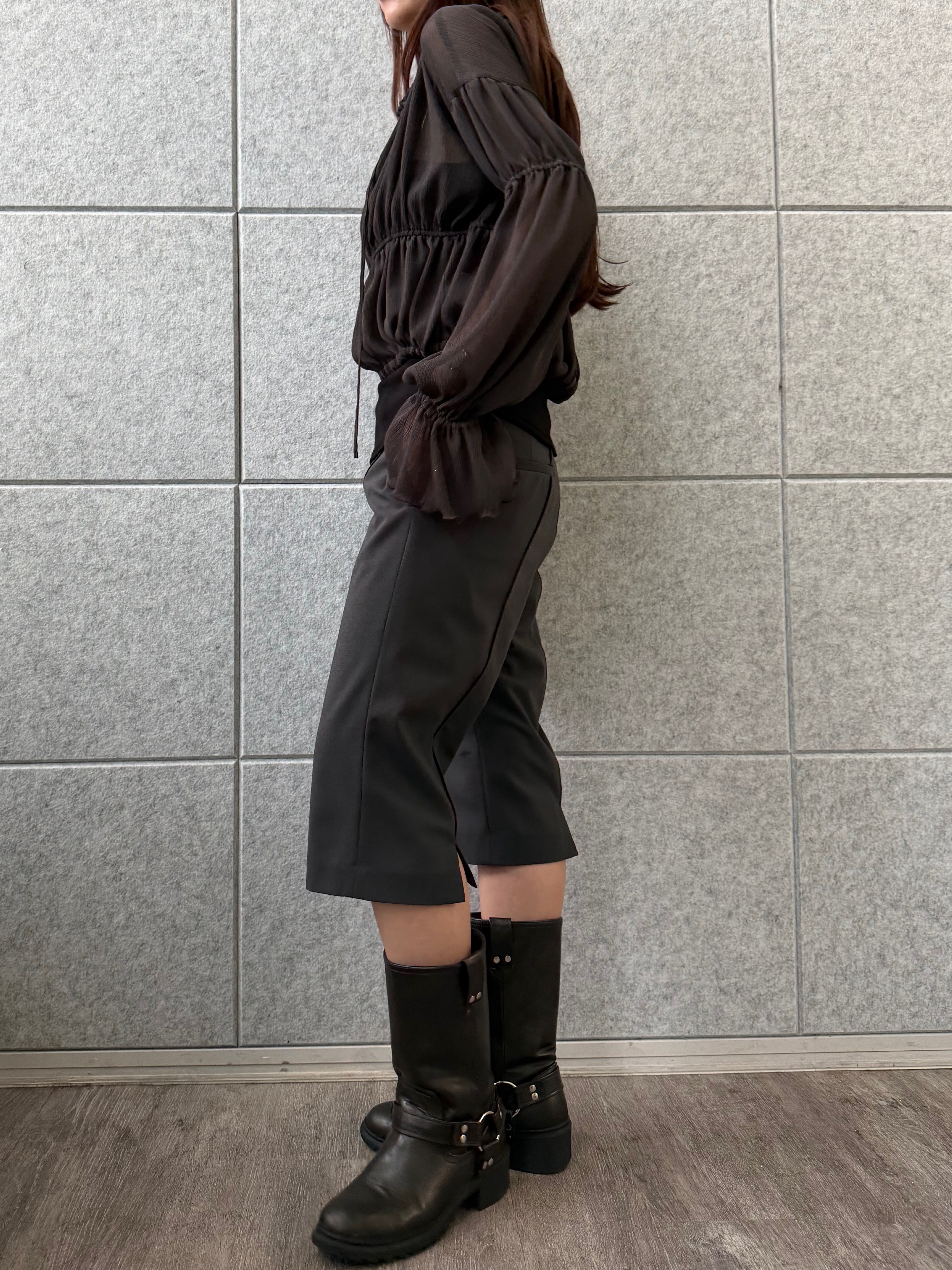 kanamiさんの「CODE A｜off－shoulder blouse」を使ったコーディネート