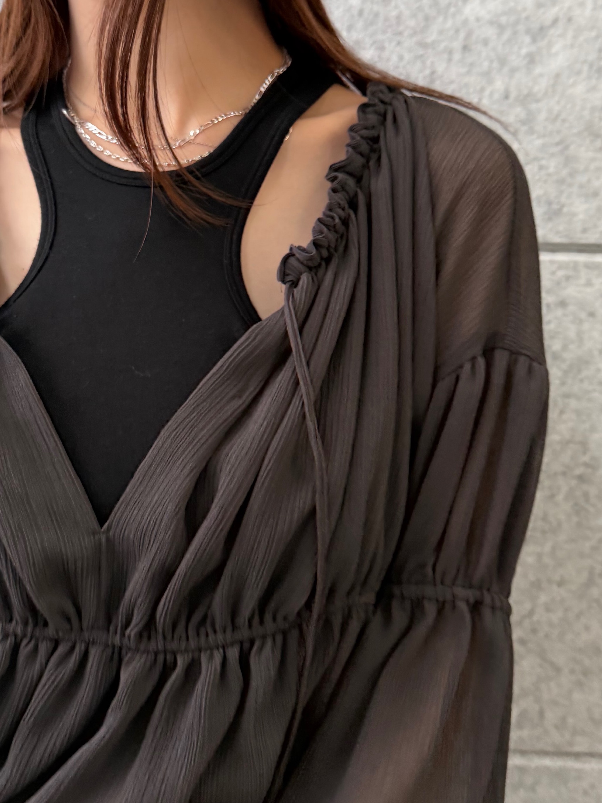 kanamiさんの「CODE A｜off－shoulder blouse」を使ったコーディネート