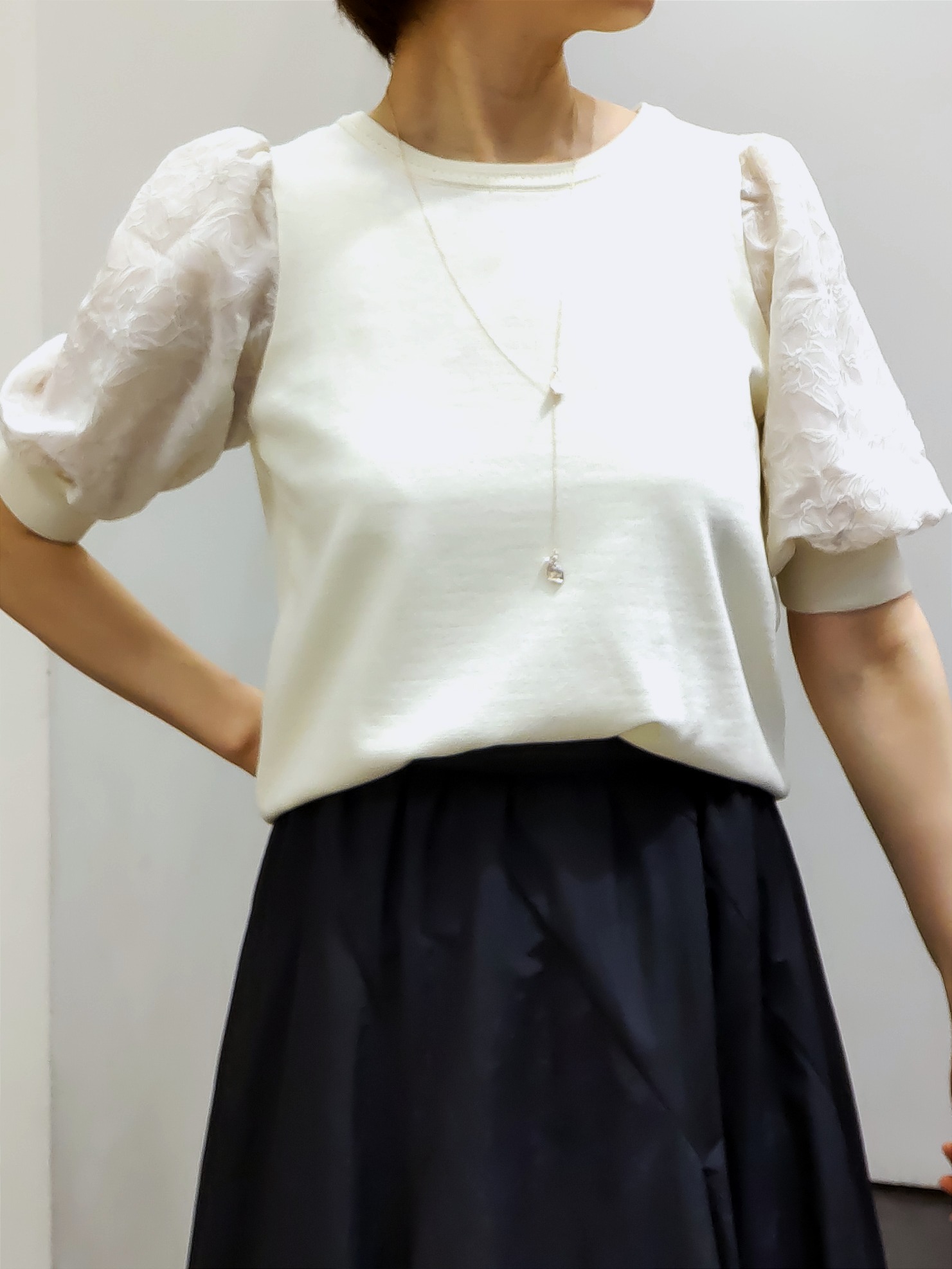 やまちゃんさんの「grove｜一枚で着映える大人の袖コンシャスニット」を使ったコーディネート