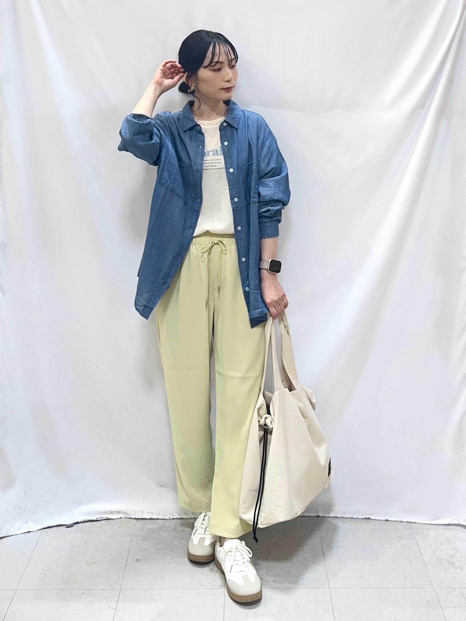 𝐇𝐢𝐫𝐨𝐦𝐢さんの「SHOO･LA･RUE｜【洗濯機可/S-LL/選べる6柄】切りっぱなしお袖がこなれカジュアル 5分袖シアーTシャツ」を使ったコーディネート