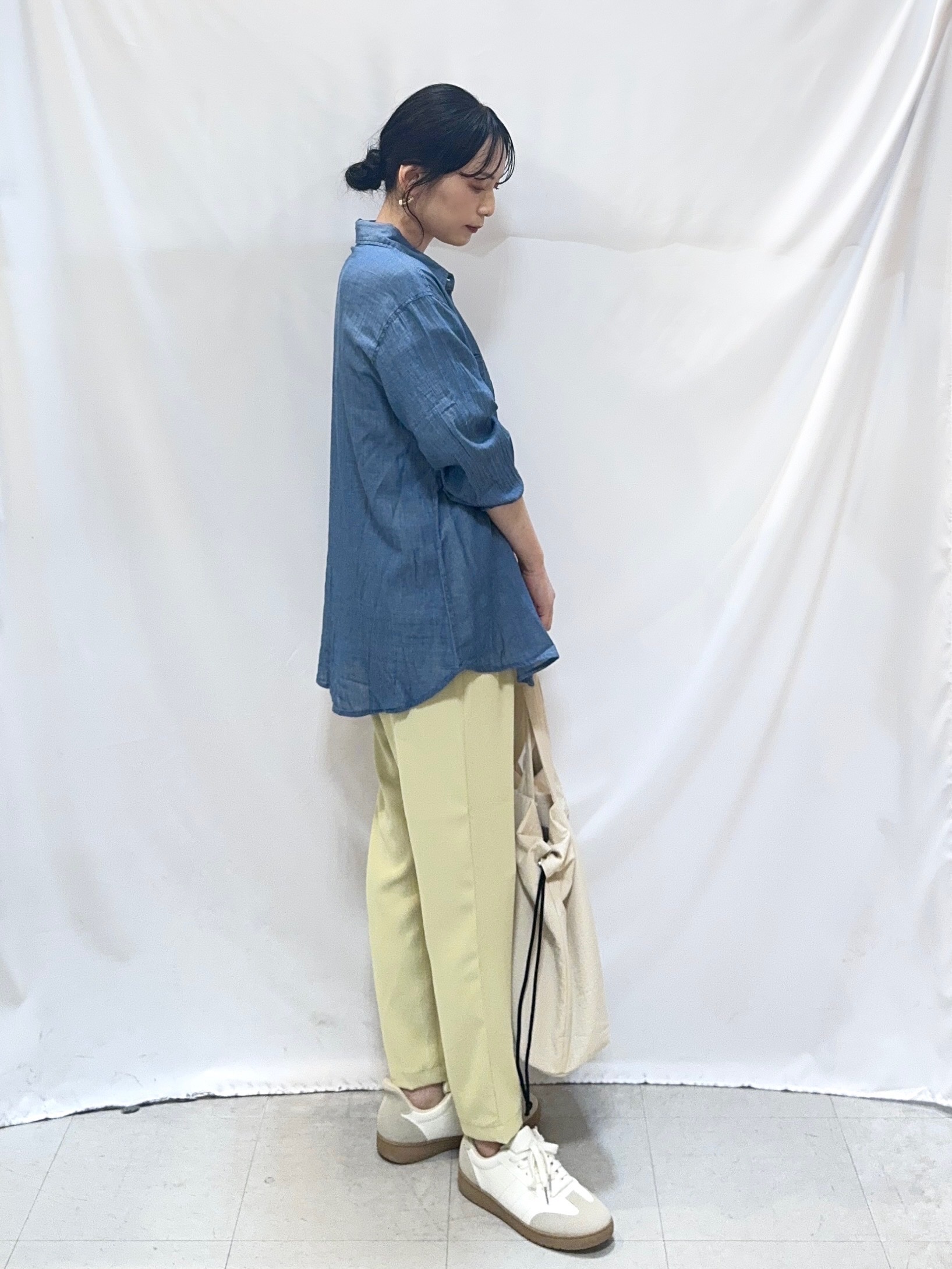 𝐇𝐢𝐫𝐨𝐦𝐢さんの「SHOO･LA･RUE｜【洗濯機可/S-LL/選べる6柄】切りっぱなしお袖がこなれカジュアル 5分袖シアーTシャツ」を使ったコーディネート