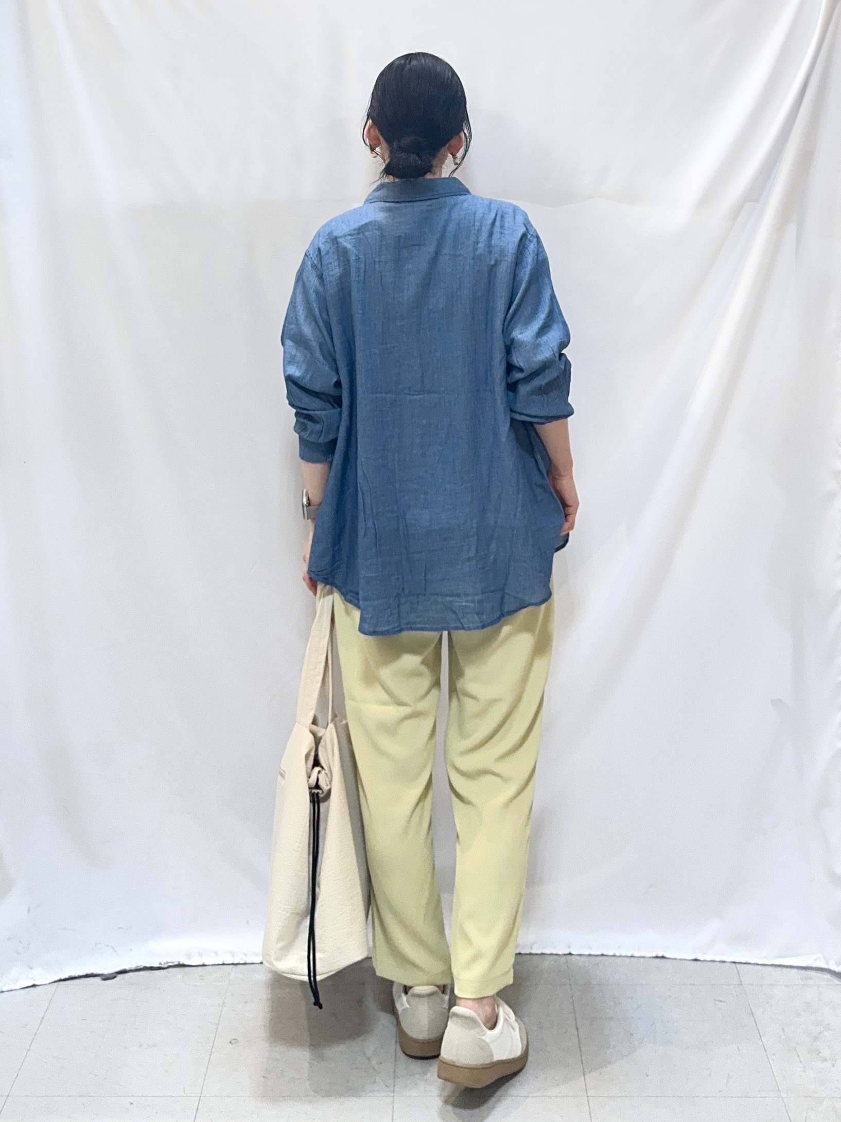 𝐇𝐢𝐫𝐨𝐦𝐢さんの「SHOO･LA･RUE｜【洗濯機可/S-LL/選べる6柄】切りっぱなしお袖がこなれカジュアル 5分袖シアーTシャツ」を使ったコーディネート