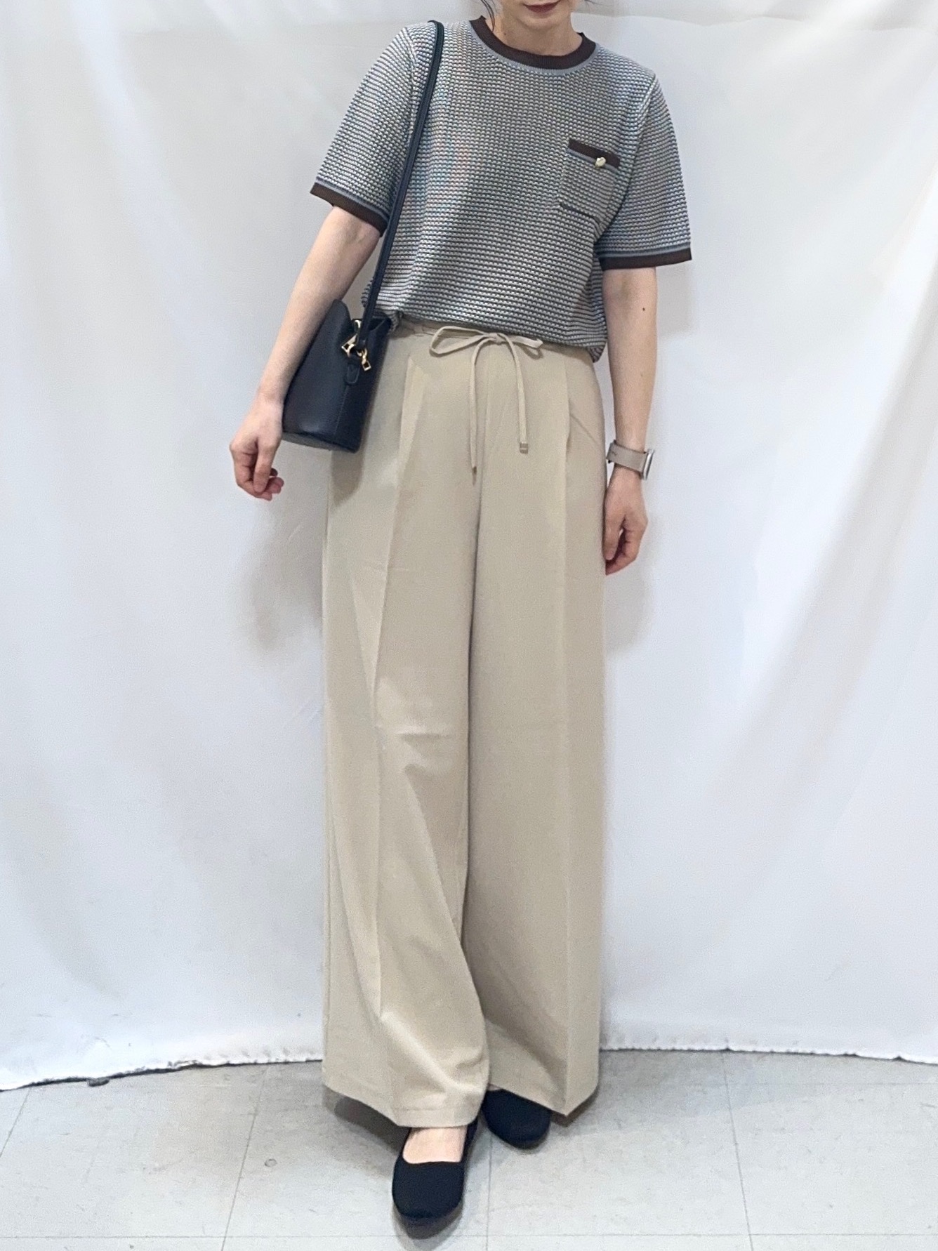 𝐇𝐢𝐫𝐨𝐦𝐢さんの「SHOO･LA･RUE｜【着丈選べる/S-LL】センタープレスできちんと見え イージーワイドパンツ」を使ったコーディネート