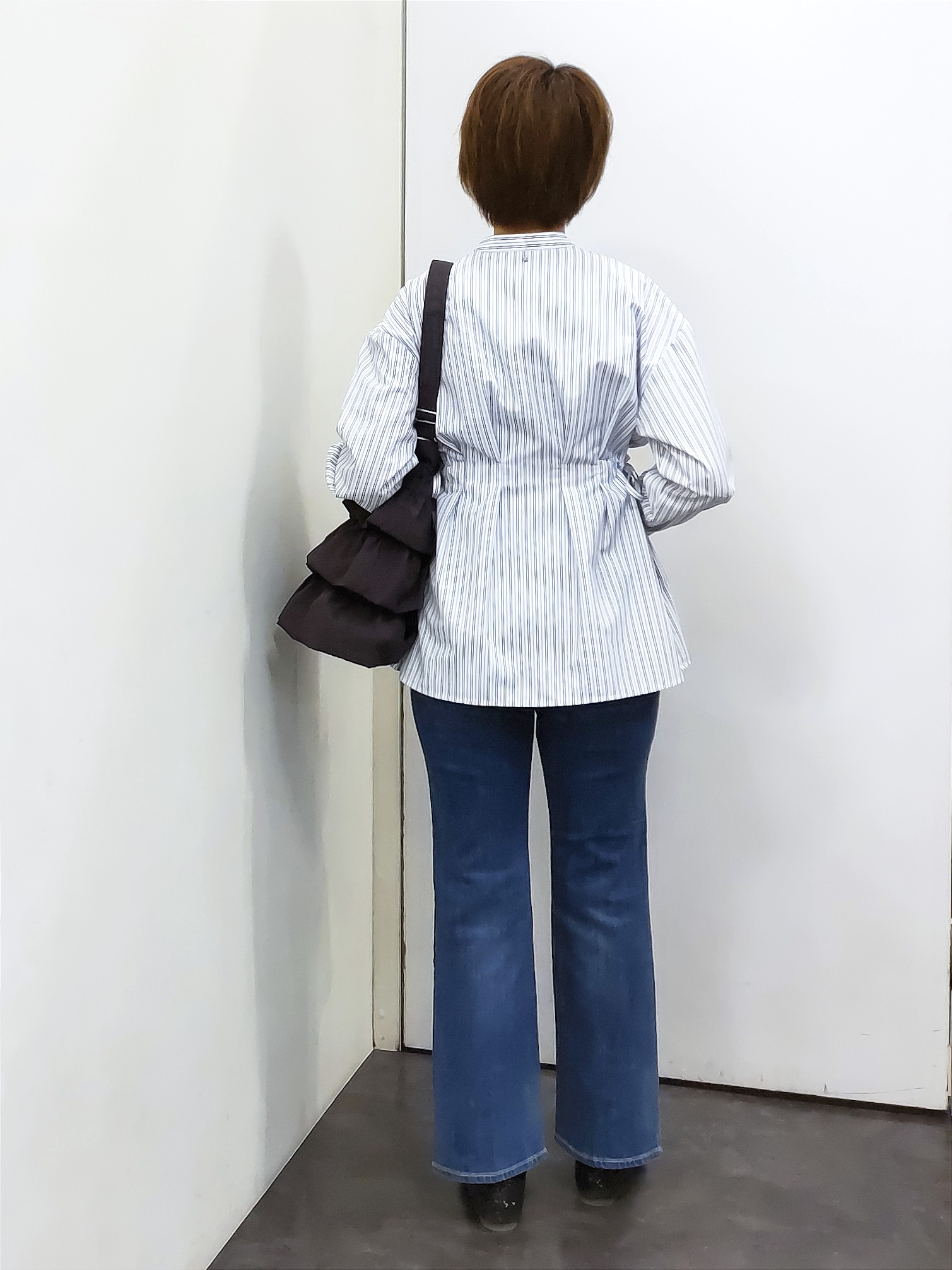 やまちゃんさんの「grove｜【体型カバー】ウエストタック スタンドネックシャツ」を使ったコーディネート
