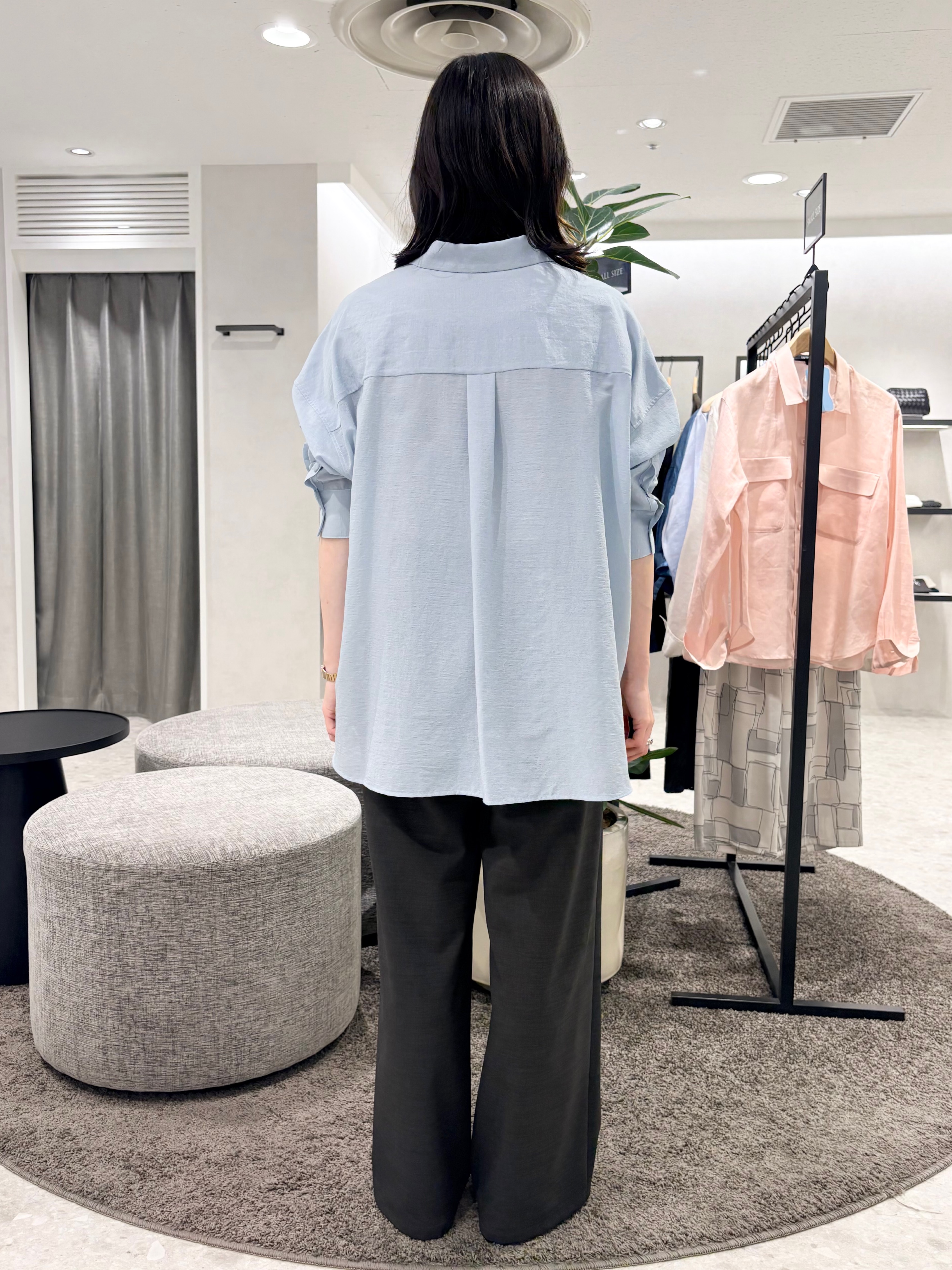 サオリさんの「UNTITLED｜◆【2WAY/マシンウォッシャブル】カシュクールデザインシャツ」を使ったコーディネート