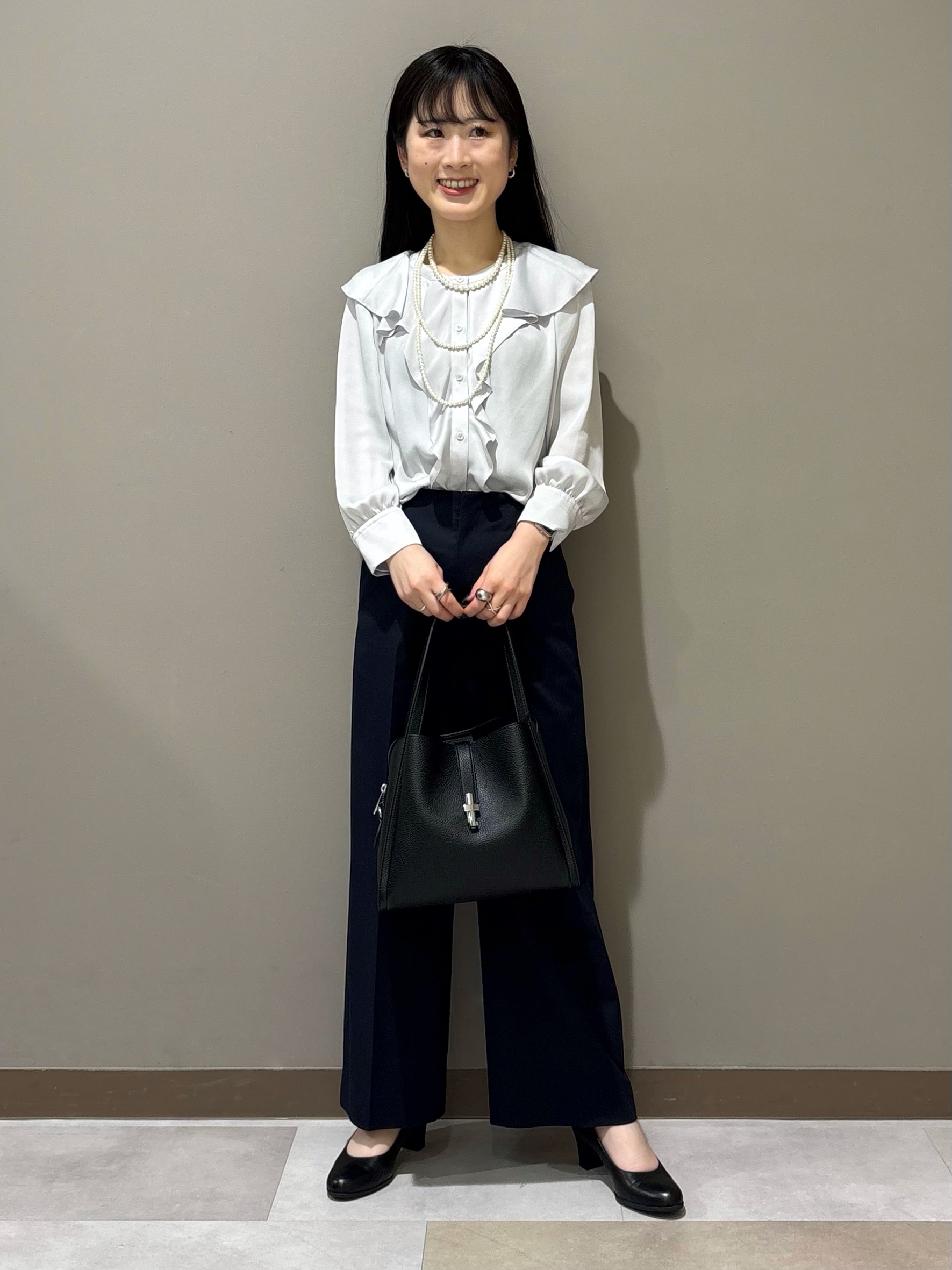 KEIKOさんの「INDIVI｜【洗える】ラッフルサテンブラウス」を使ったコーディネート