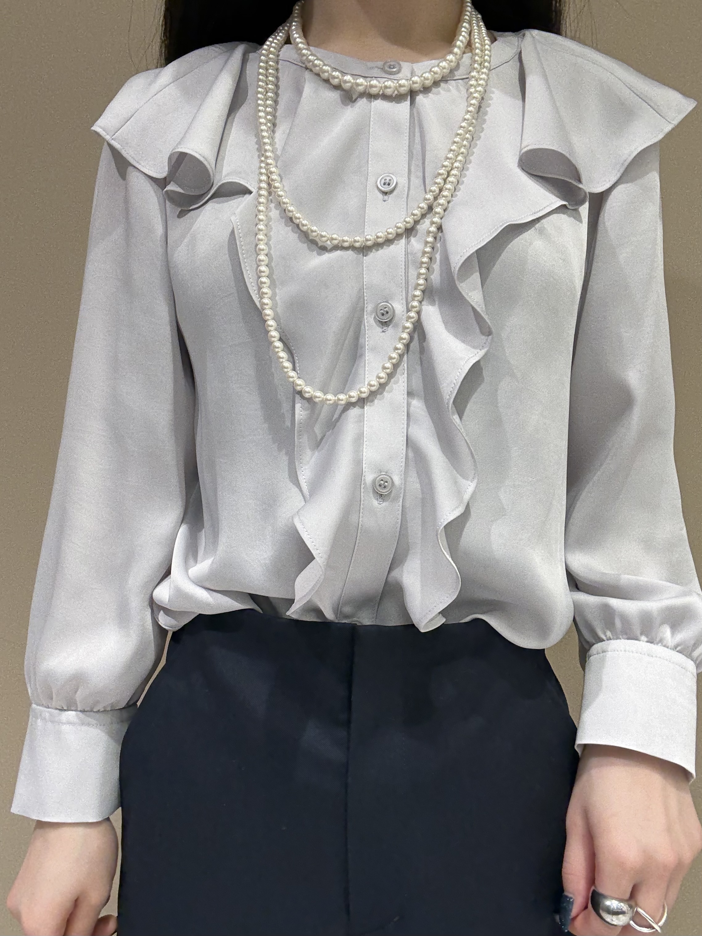 KEIKOさんの「INDIVI｜【洗える】ラッフルサテンブラウス」を使ったコーディネート