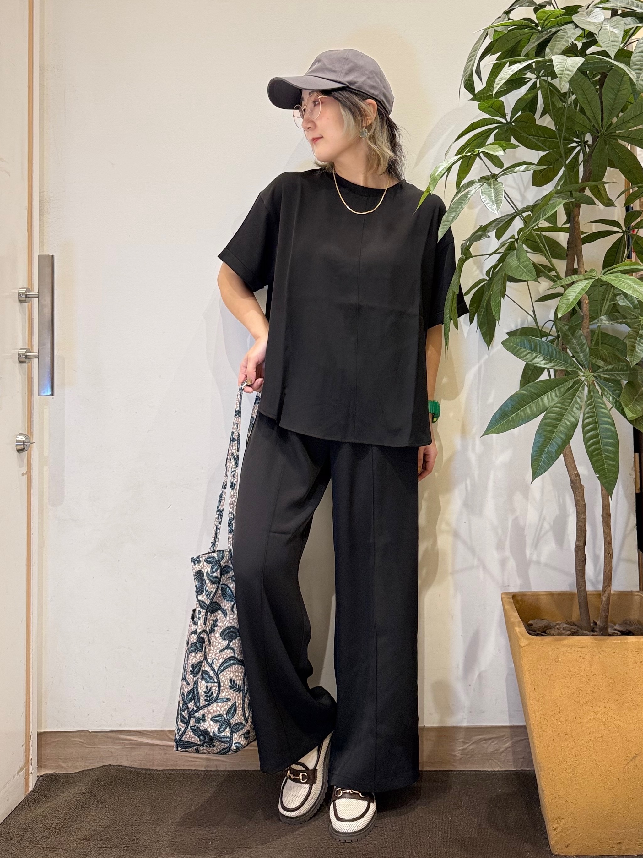 misakiさんの「SHOO･LA･RUE｜【UV/S-LL/セットアップ可】やみつきになる肌触り さらさらぷるんトップス」を使ったコーディネート