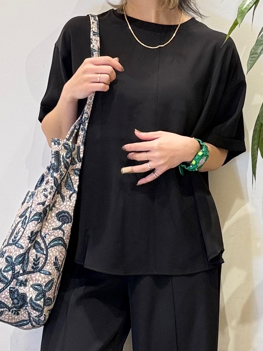 misakiさんの「SHOO･LA･RUE｜【UV/S-LL/セットアップ可】やみつきになる肌触り さらさらぷるんトップス」を使ったコーディネート