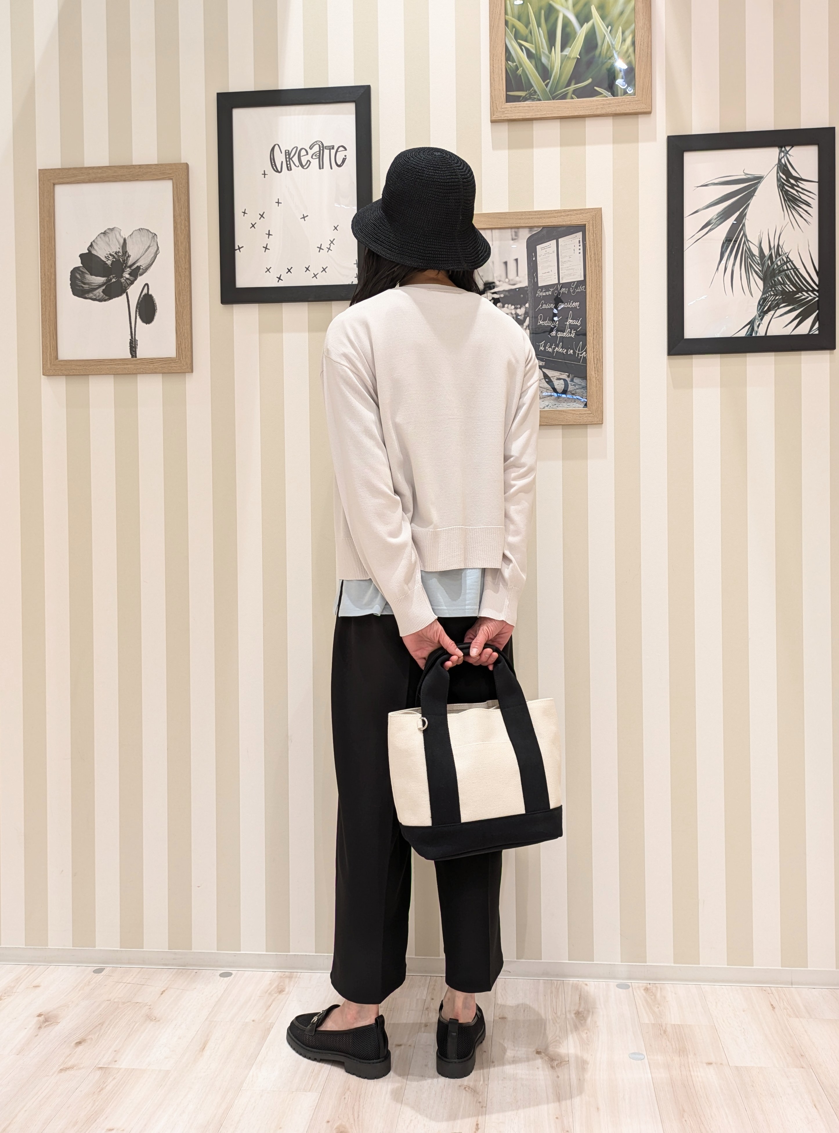 Mikiさんの「SHOO･LA･RUE｜【洗濯機可/UV】さらっとしたタッチが心地よい ショート丈 Vネックカーディガン」を使ったコーディネート