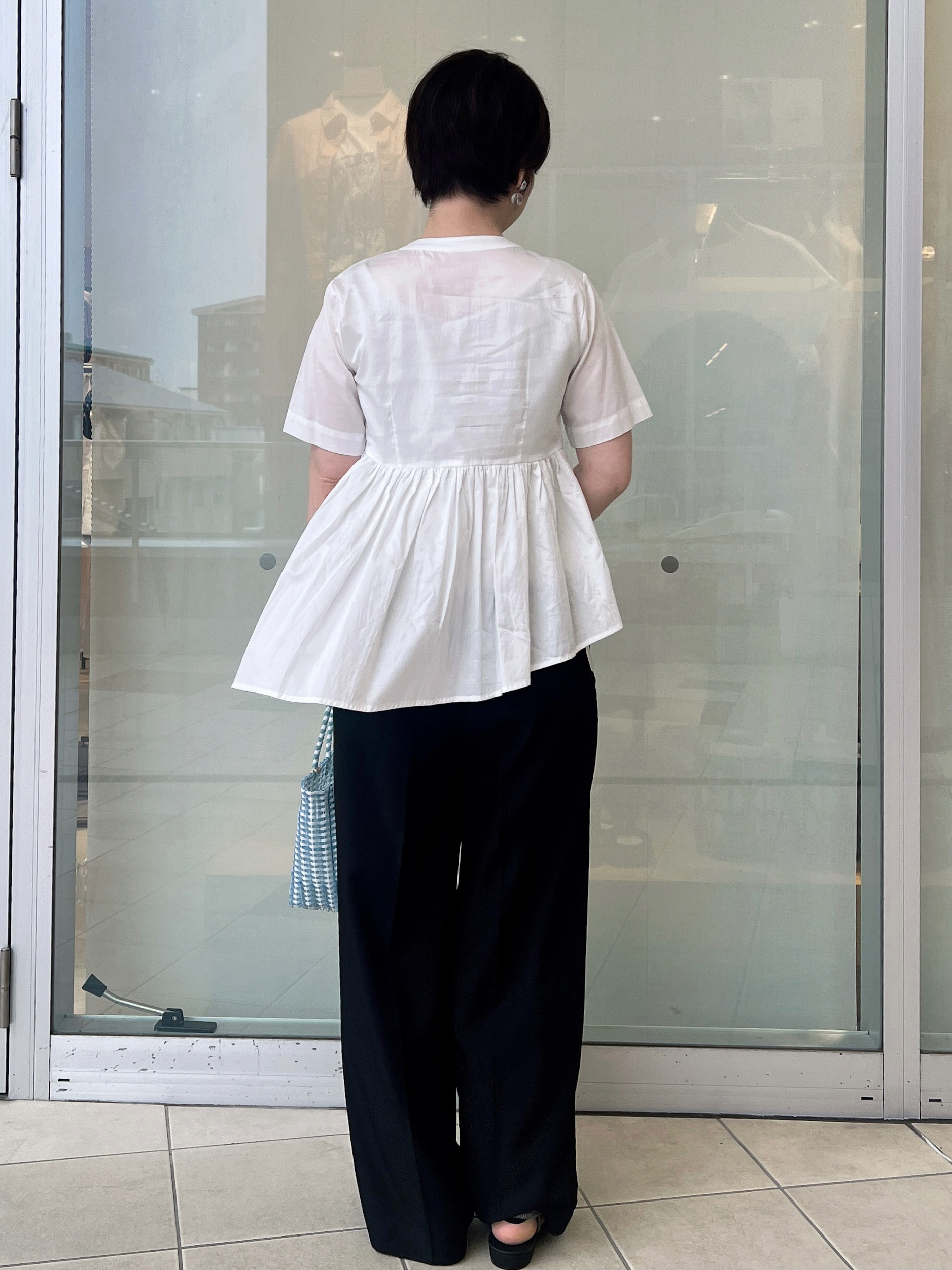 yo-koさんの「OPAQUE.CLIP｜ピンタックアシメペプラムブラウス【洗濯機ＯＫ】」を使ったコーディネート