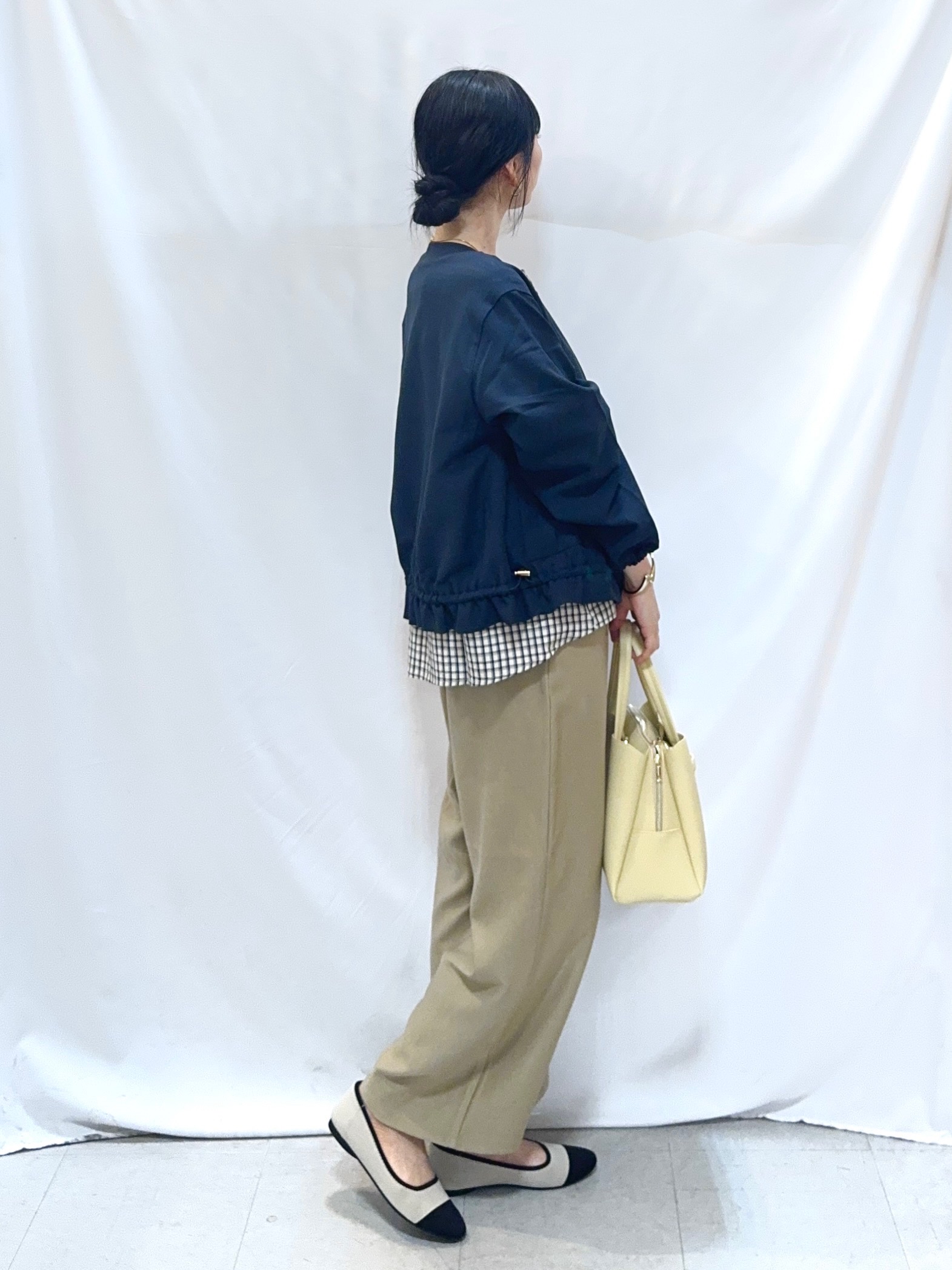 𝐇𝐢𝐫𝐨𝐦𝐢さんの「SHOO･LA･RUE｜【高レビュー/S-LL】穿くだけすっきりシルエット サイドボタン付き デニム風ワイドパンツ」を使ったコーディネート
