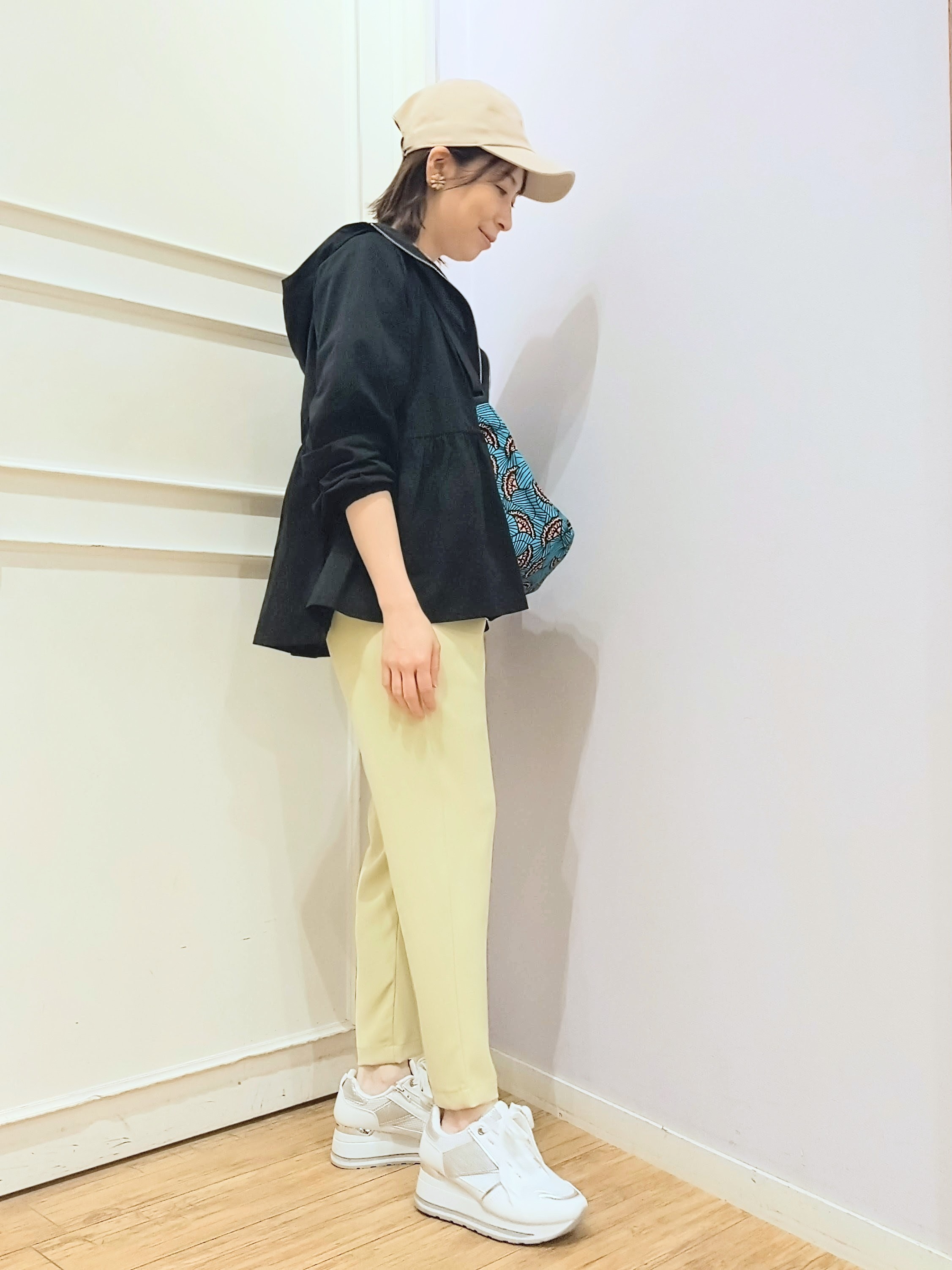 miomioさんの「SHOO･LA･RUE｜【S-LL/体型カバー】日焼け対策にも女性らしさを UVカットペプラムパーカ」を使ったコーディネート