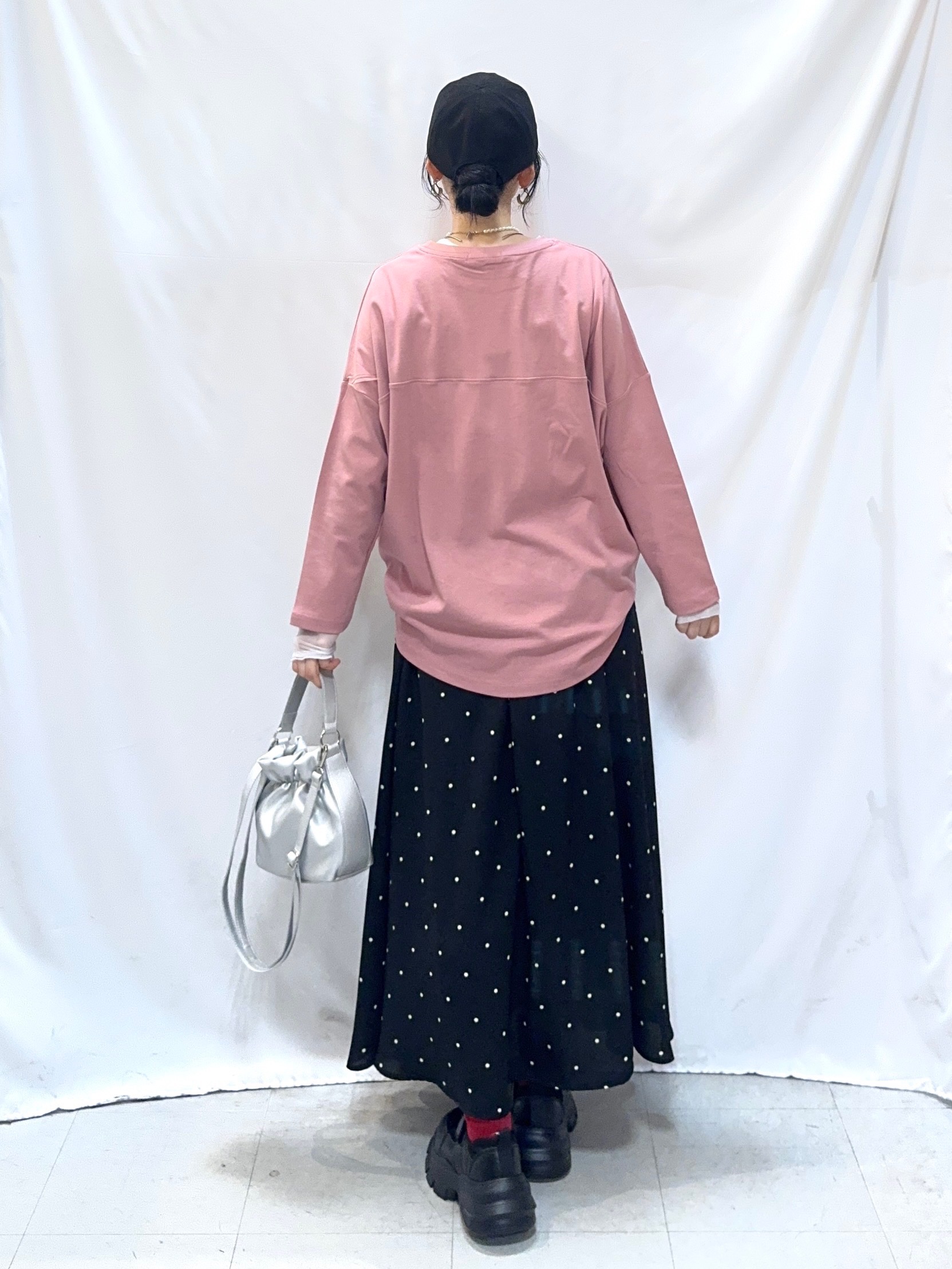 𝐇𝐢𝐫𝐨𝐦𝐢さんの「SHOO･LA･RUE｜【洗濯機可/UV/綿100％】体型カバーが叶う ゆるトップス」を使ったコーディネート
