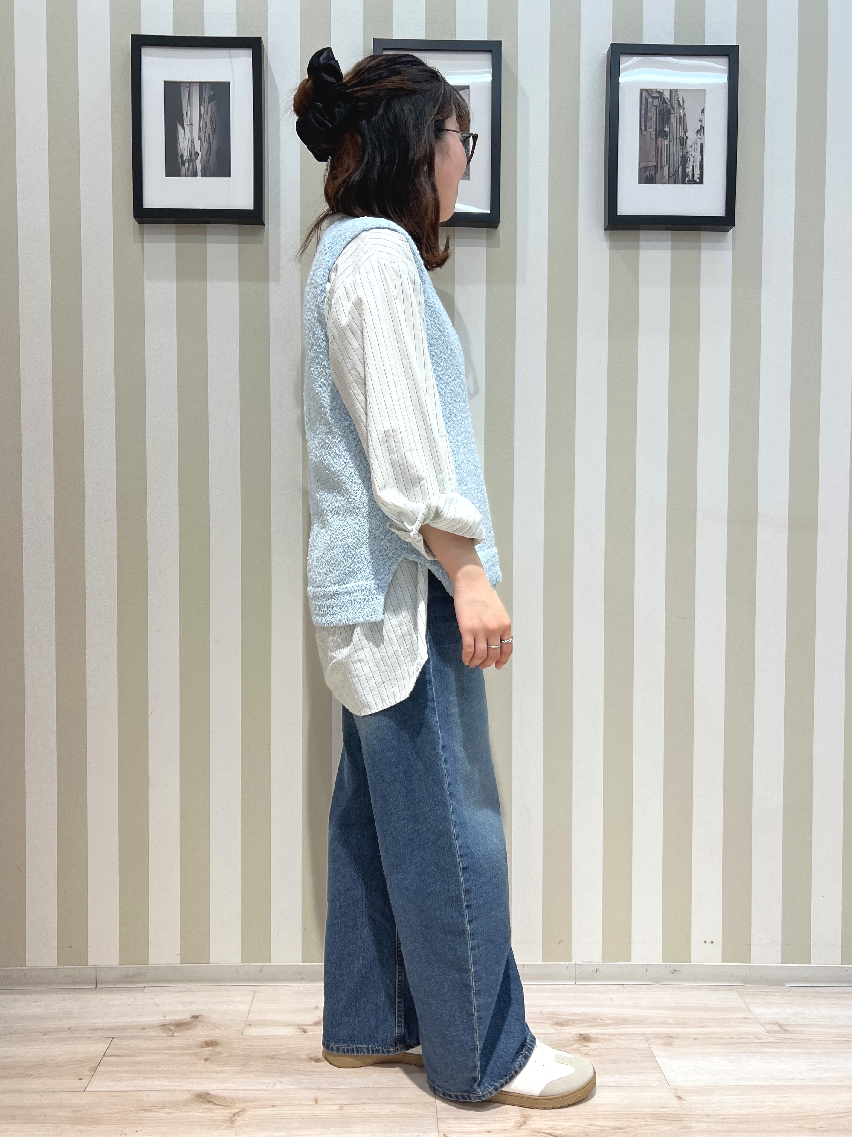 manaさんの「SHOO･LA･RUE｜【2点セット/S-LL】ニットベスト＆ロゴTシャツSET」を使ったコーディネート