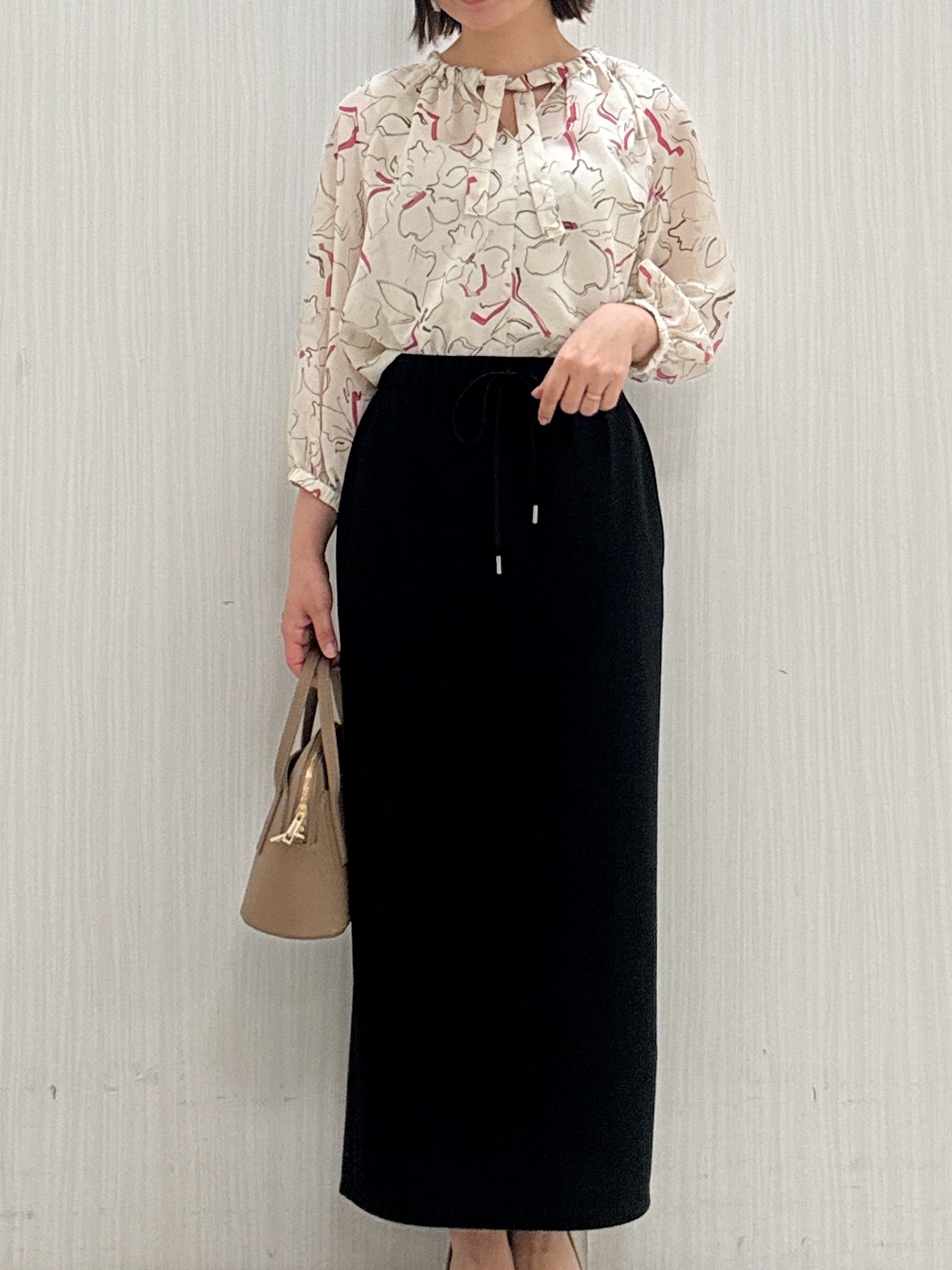 yuさんの「COUP DE CHANCE｜【手洗い可/通勤服】シアーローン花柄ブラウス」を使ったコーディネート
